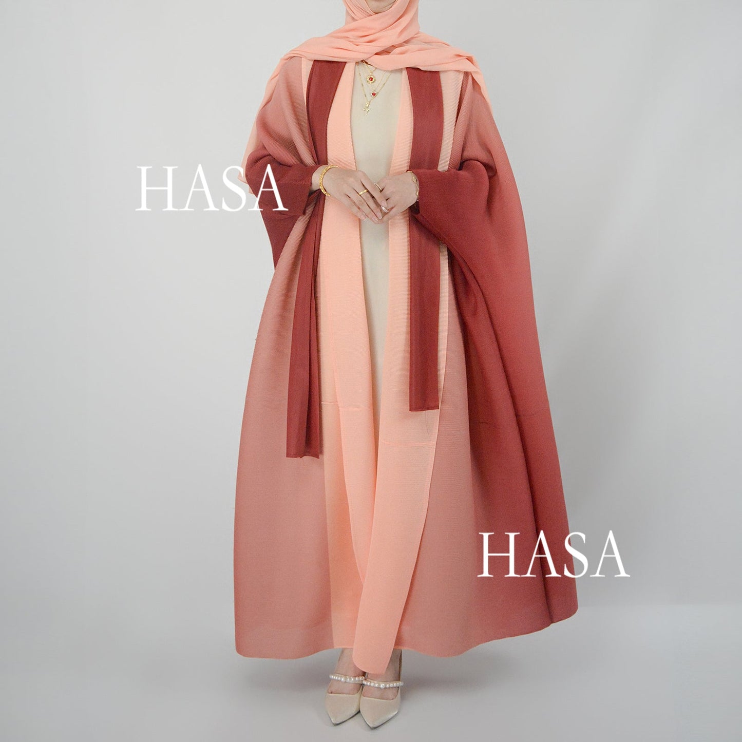 HASA HA1245 عباءة عصرية فضفاضة بتفاصيل رقع مطوية
