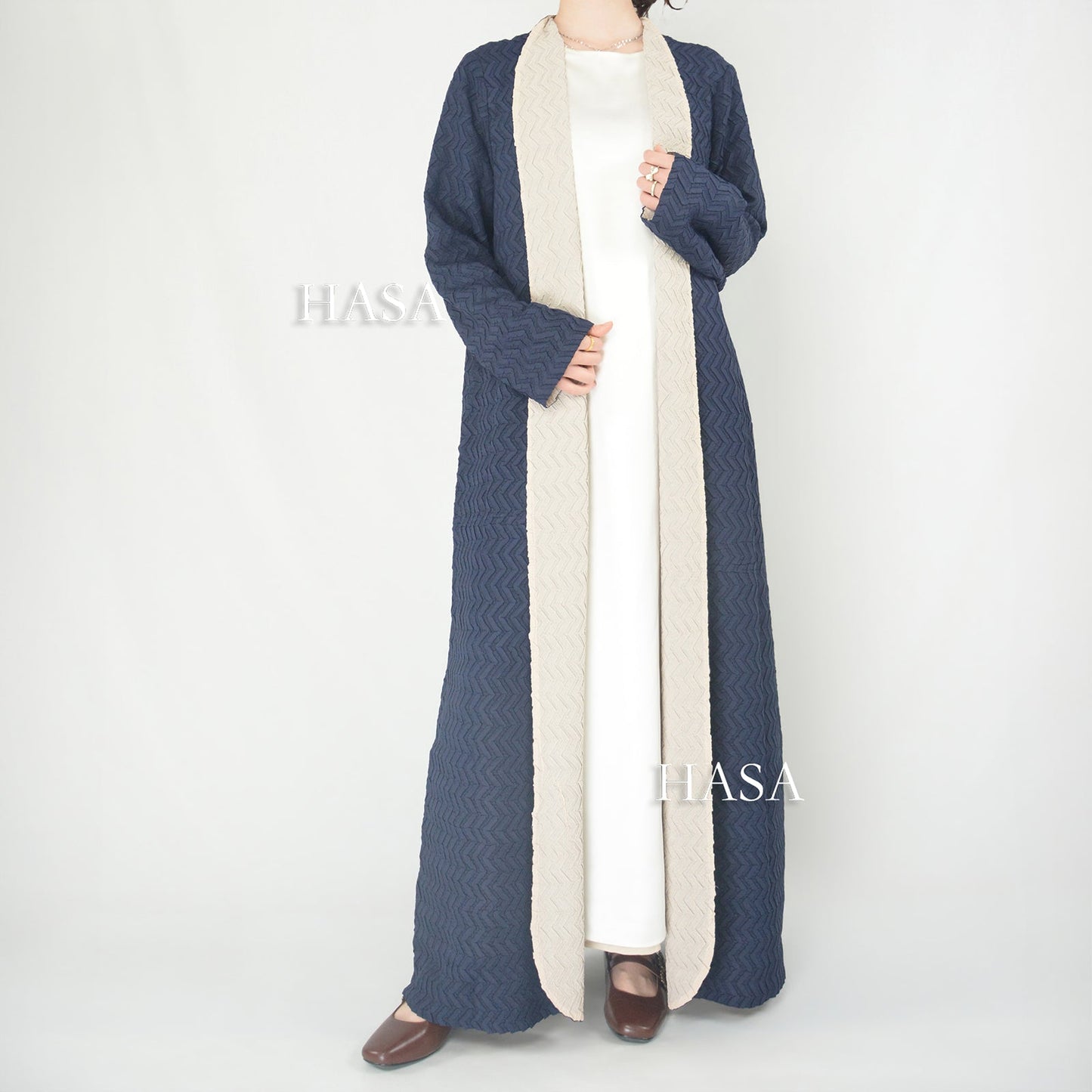HS6703 Modern Minimalism Textured Grey Abaya with Pink Accents