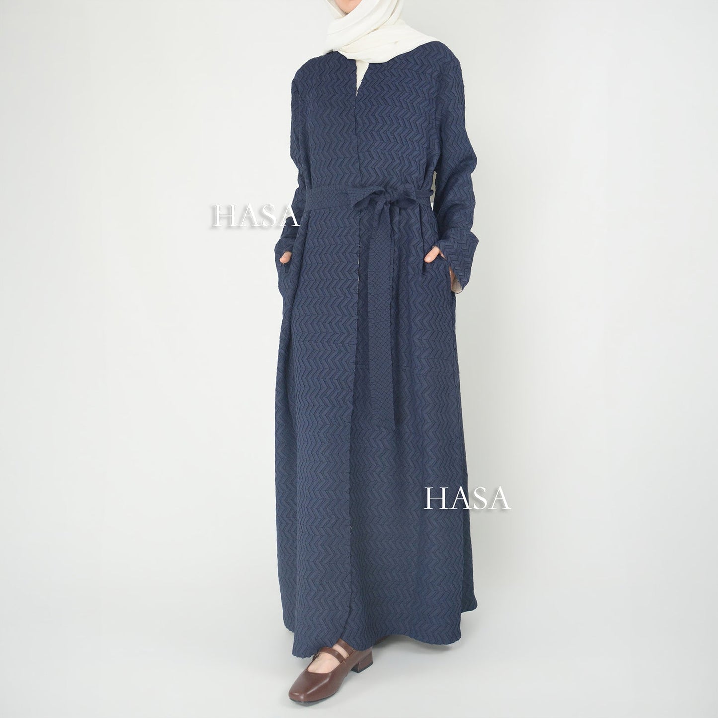 HS6703 Modern Minimalism Textured Grey Abaya with Pink Accents