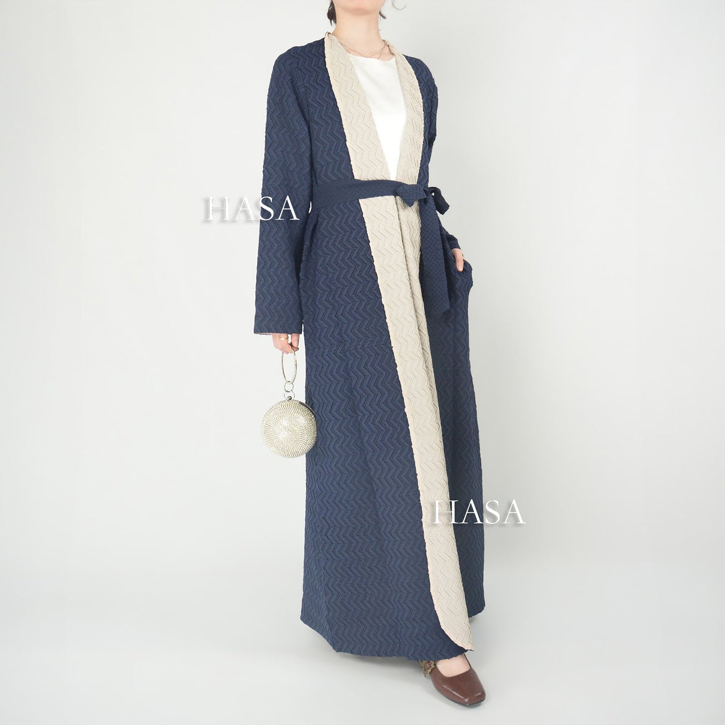 HS6703 Modern Minimalism Textured Grey Abaya with Pink Accents