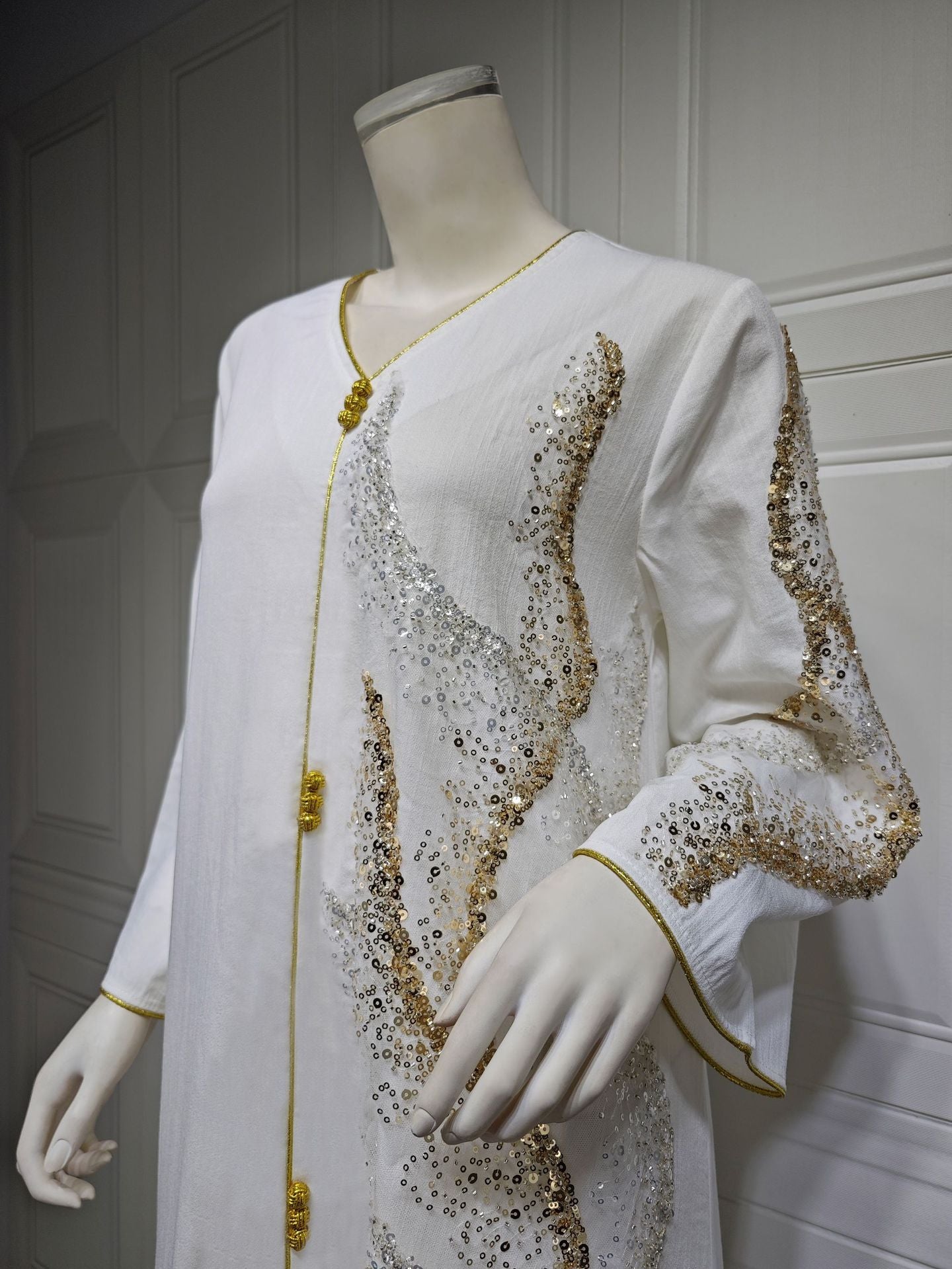 HA6659  Long-sleeved Sequined Embroidered Patchwork Dress with A Light Silhouette and Soft Color Scheme.
