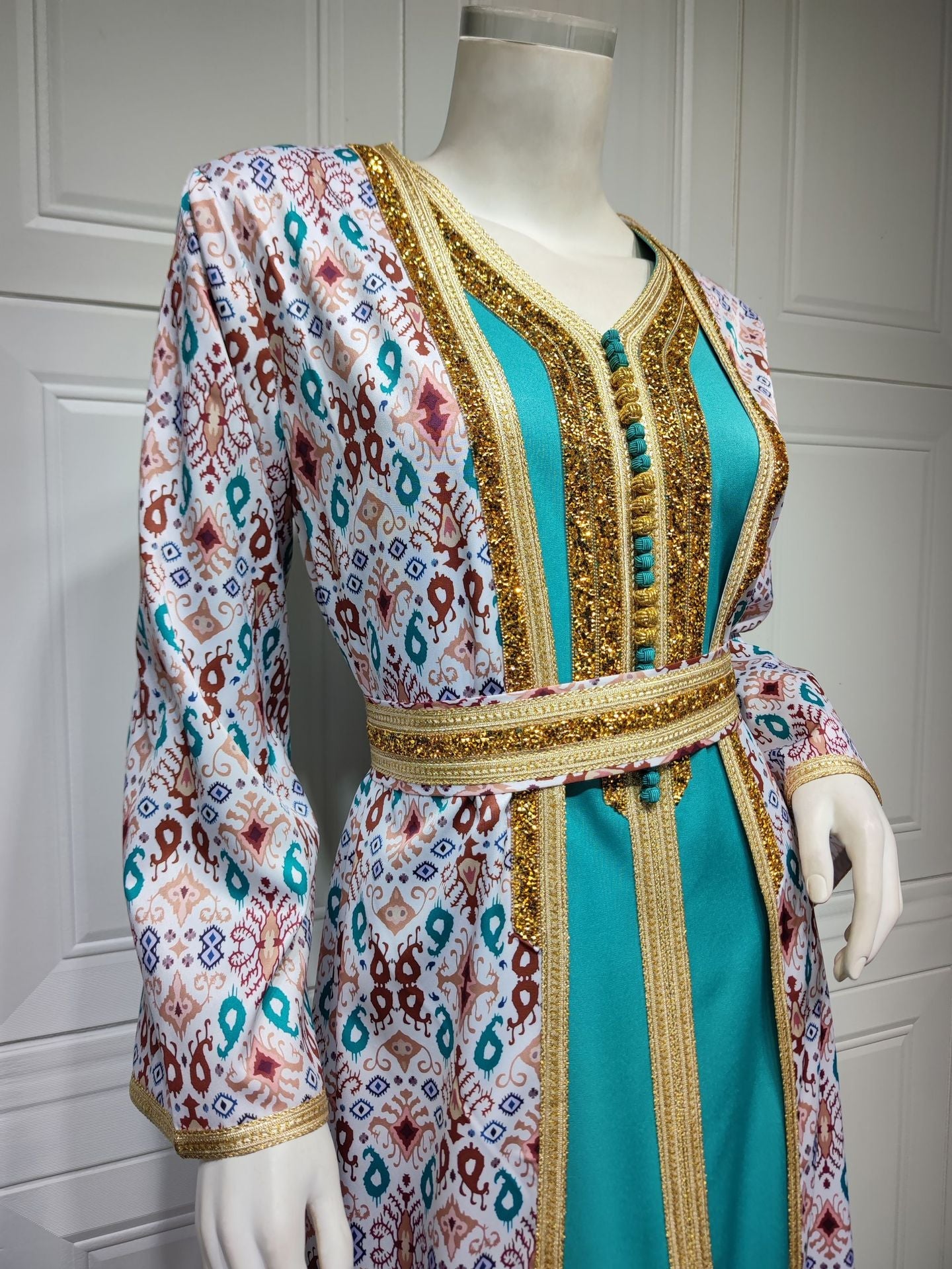 HA6644 Two-piece rhinestone-embroidered robe with understated luxury embroidery design