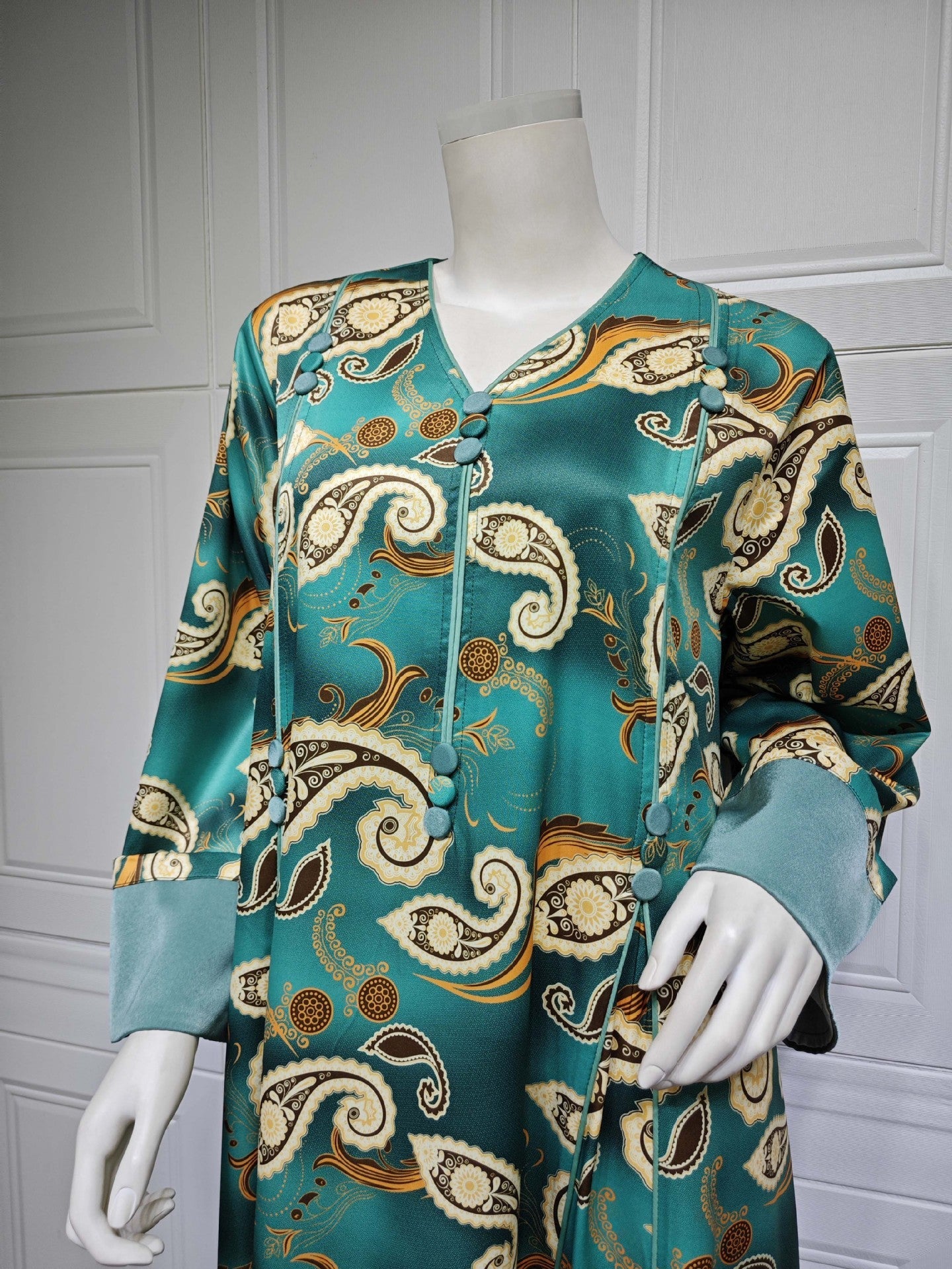 HA6647 Mesh-paneled embroidered robe; elegant three-dimensional embroidered dress