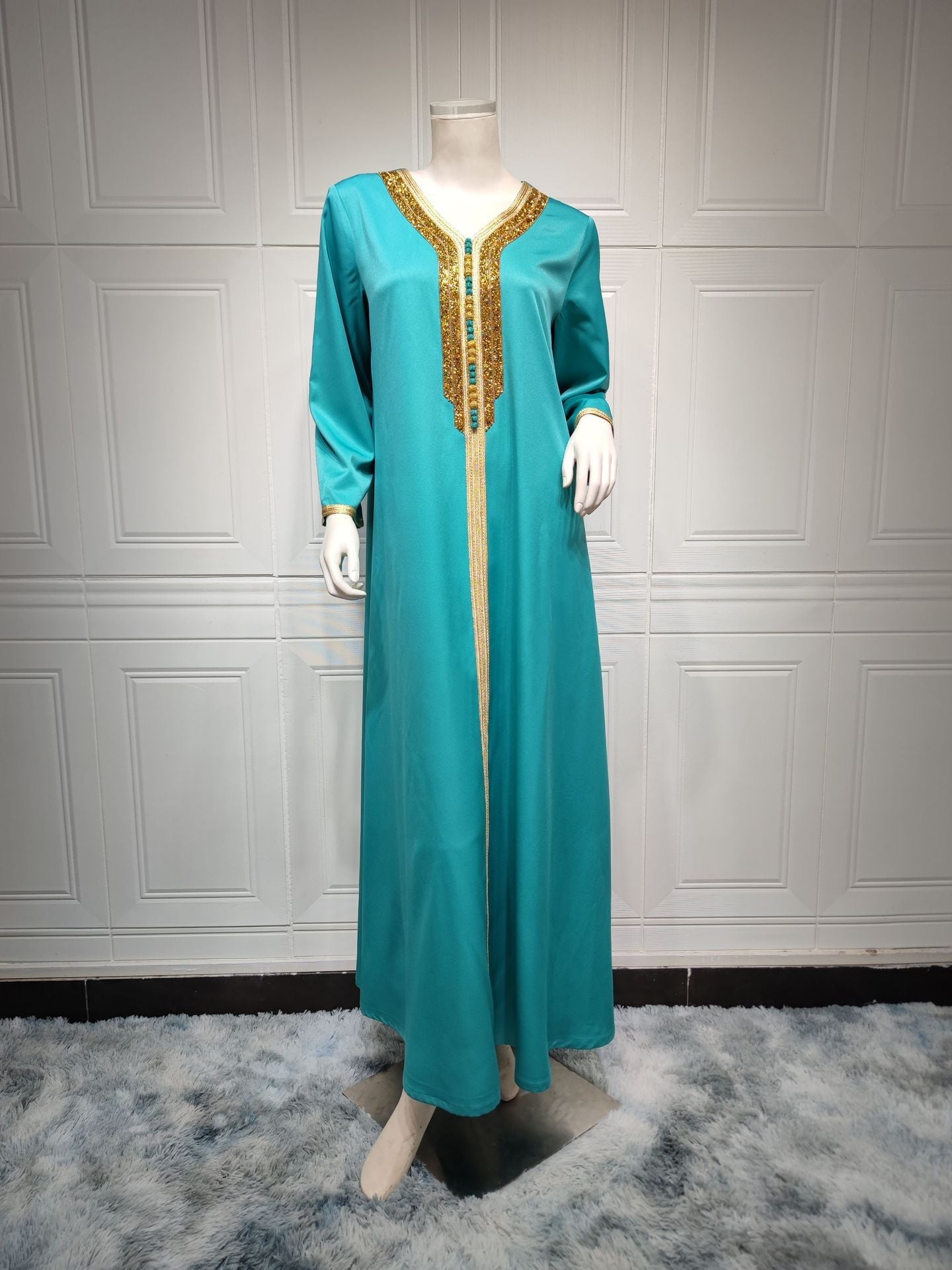HA6644 Two-piece rhinestone-embroidered robe with understated luxury embroidery design