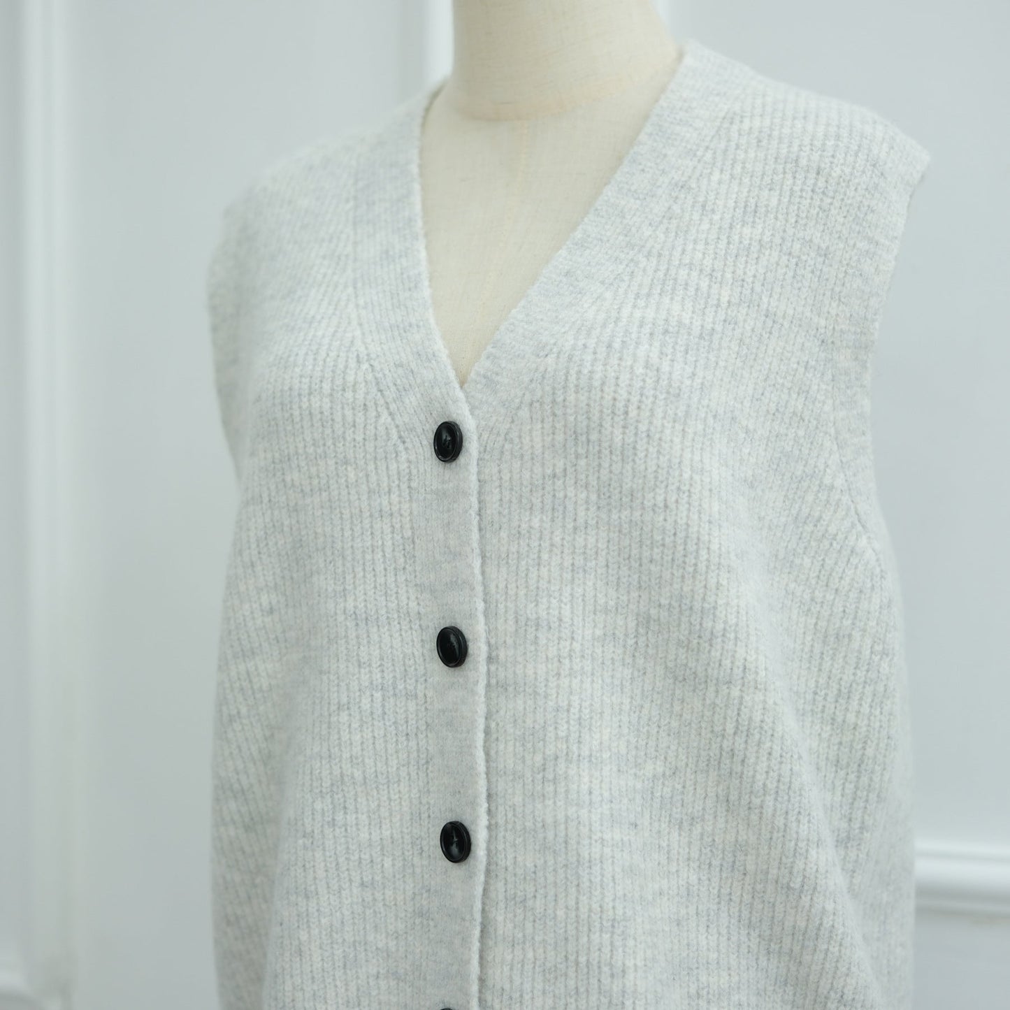 HA6596 Autumn and winter thickened knitted three-piece suit (excluding headscarf) vest + cardigan + skirt