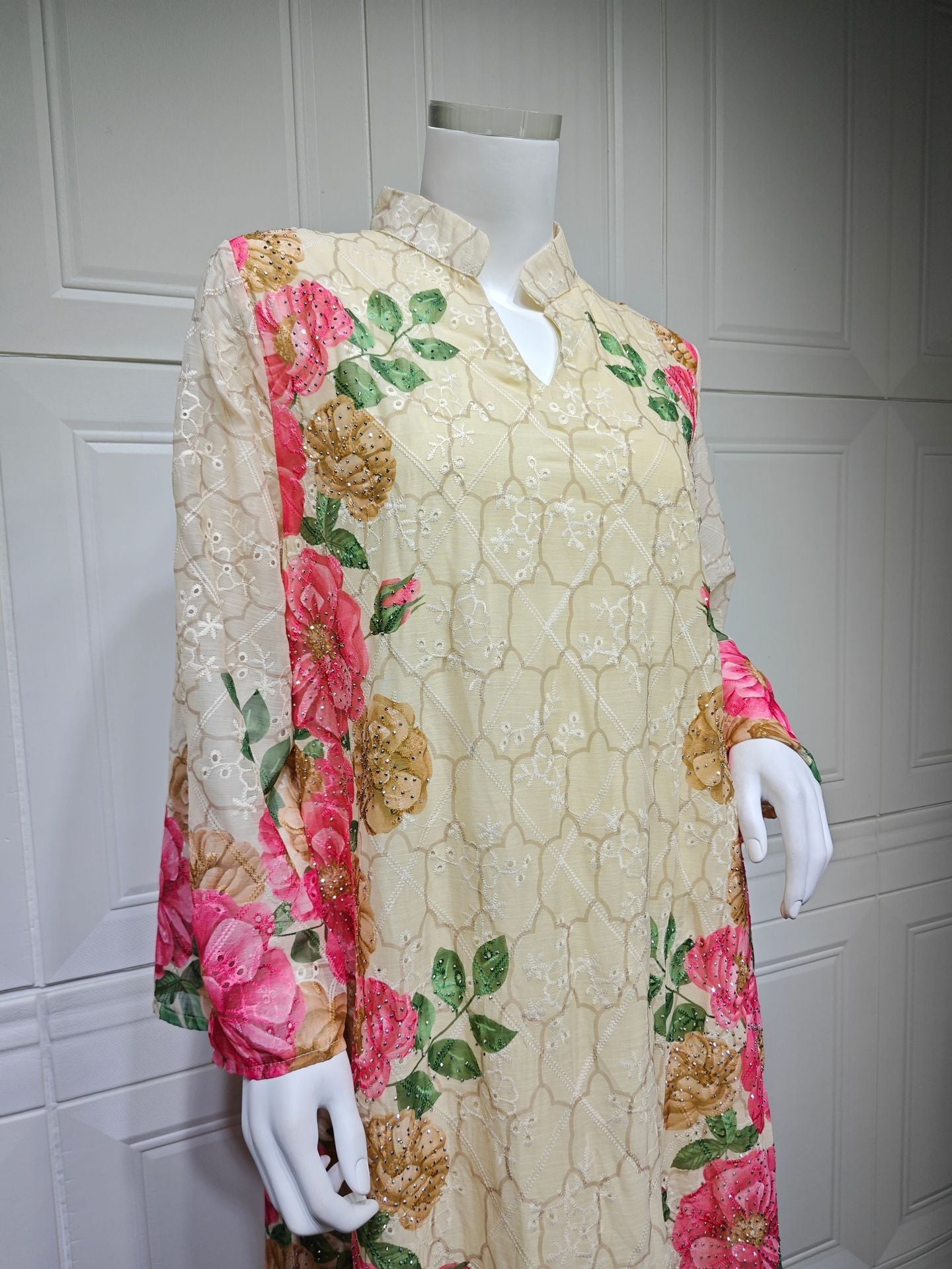 HA6667 Printed Long-sleeved Dress with A Small V-neck Design