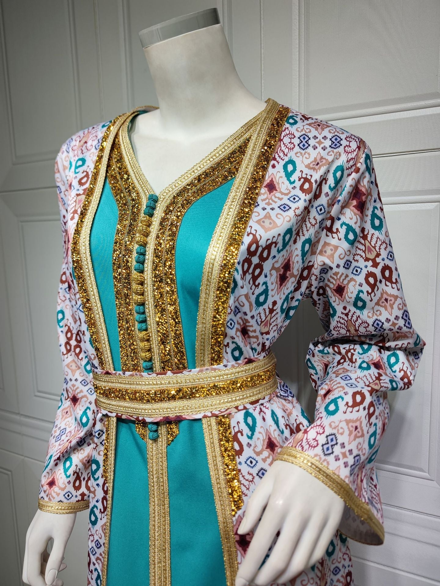 HA6644 Two-piece rhinestone-embroidered robe with understated luxury embroidery design