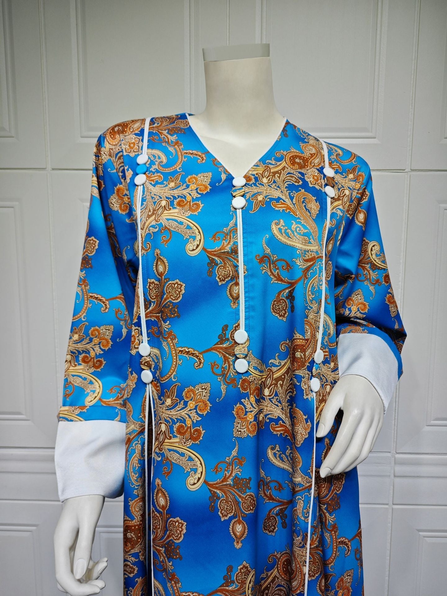 HA6647 Mesh-paneled embroidered robe; elegant three-dimensional embroidered dress