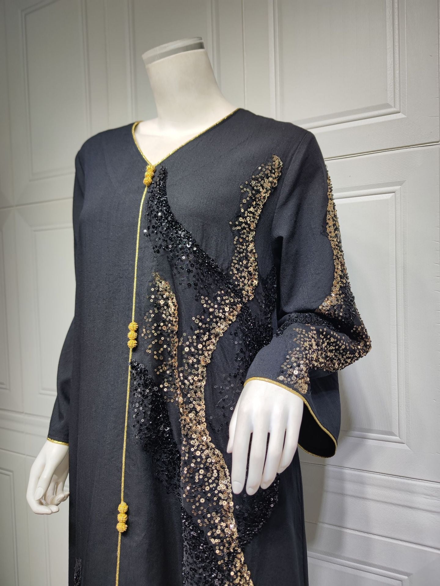 HA6659  Long-sleeved Sequined Embroidered Patchwork Dress with A Light Silhouette and Soft Color Scheme.