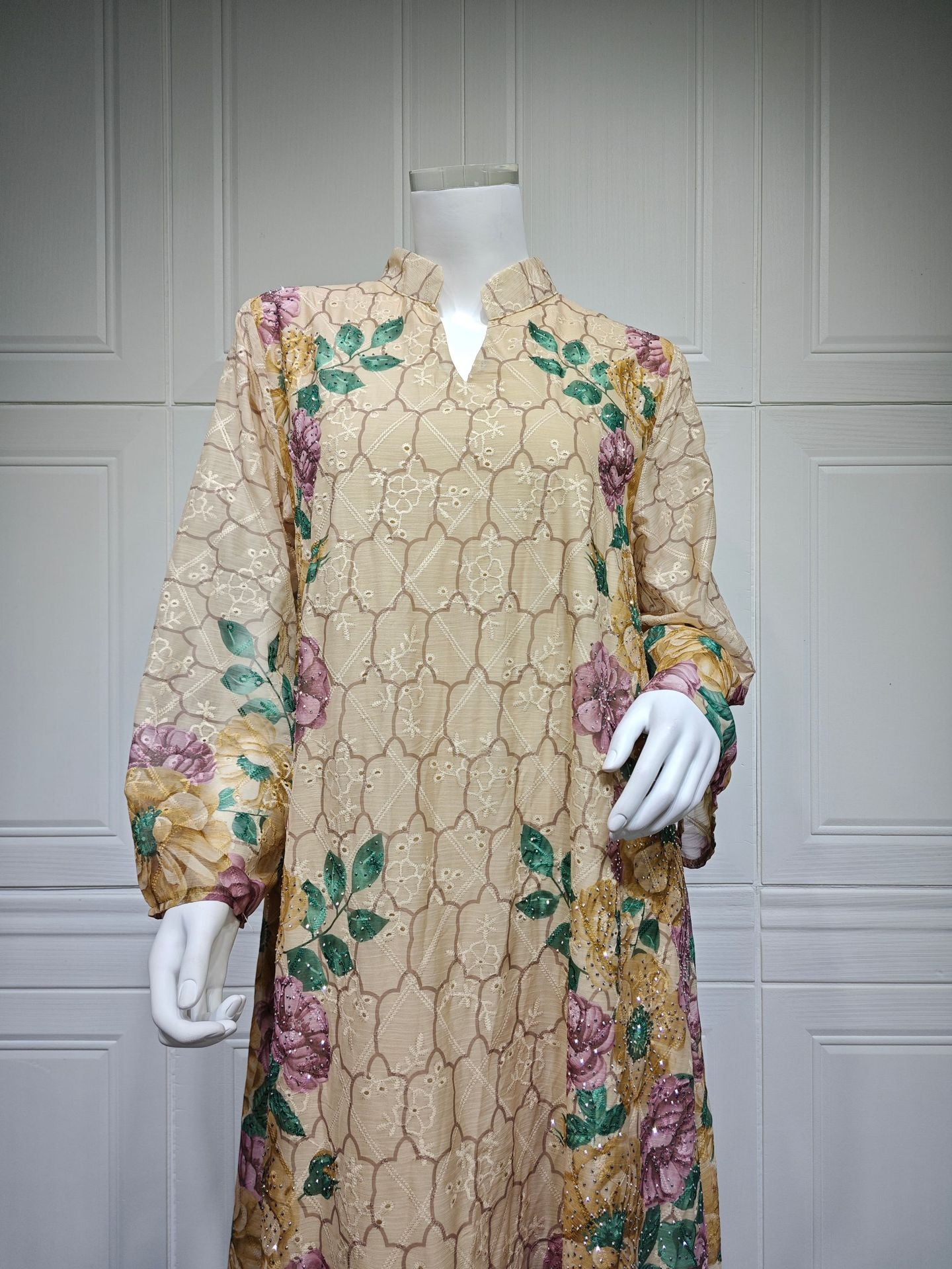 HA6667 Printed Long-sleeved Dress with A Small V-neck Design