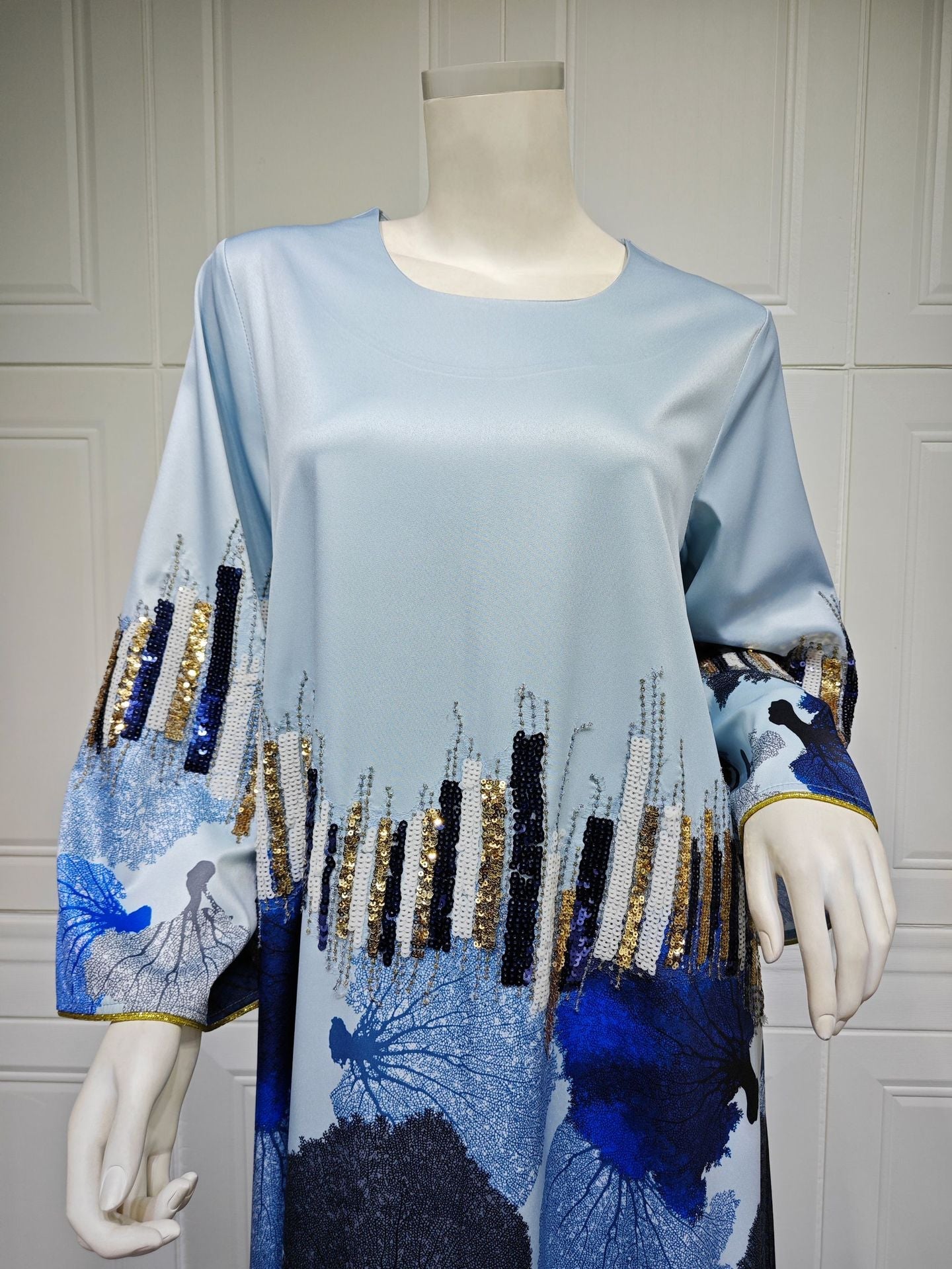 HA6665 Sequined, loose-fitting long dress with print and sequin design.