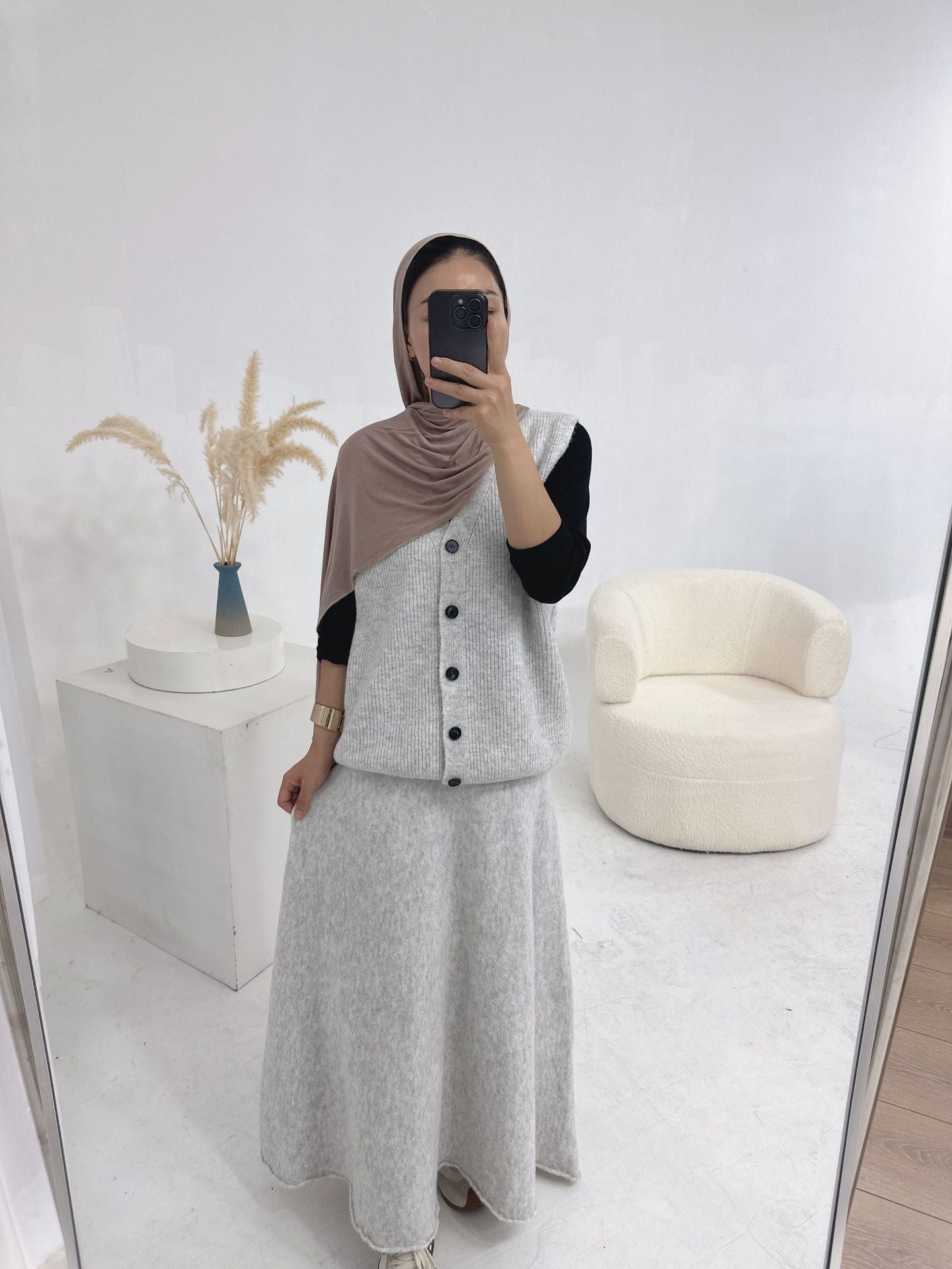 HA6596 Autumn and winter thickened knitted three-piece suit (excluding headscarf) vest + cardigan + skirt