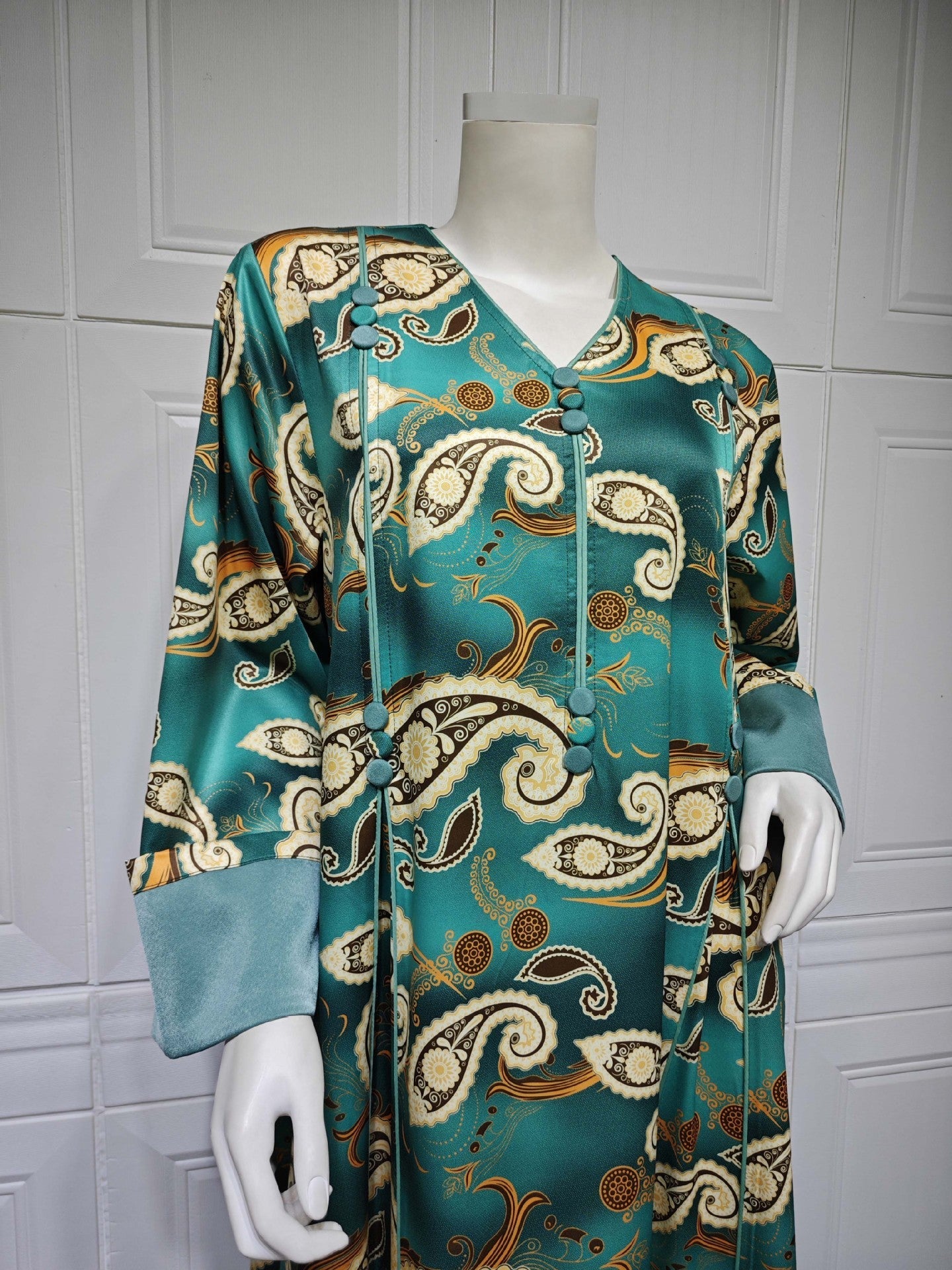 HA6647 Mesh-paneled embroidered robe; elegant three-dimensional embroidered dress