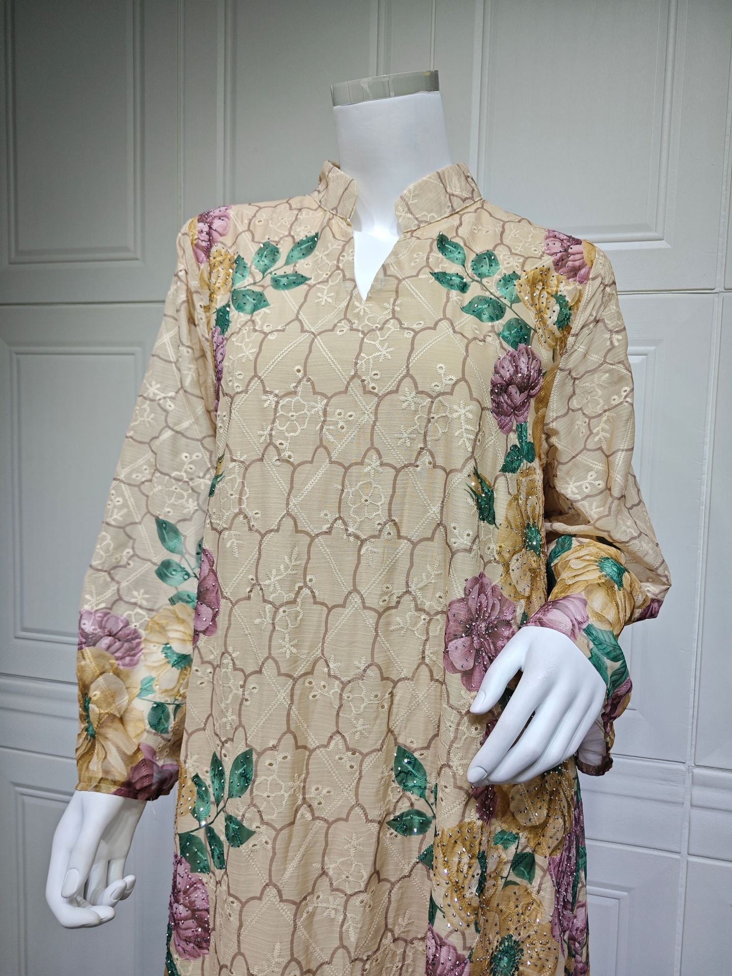 HA6667 Printed Long-sleeved Dress with A Small V-neck Design