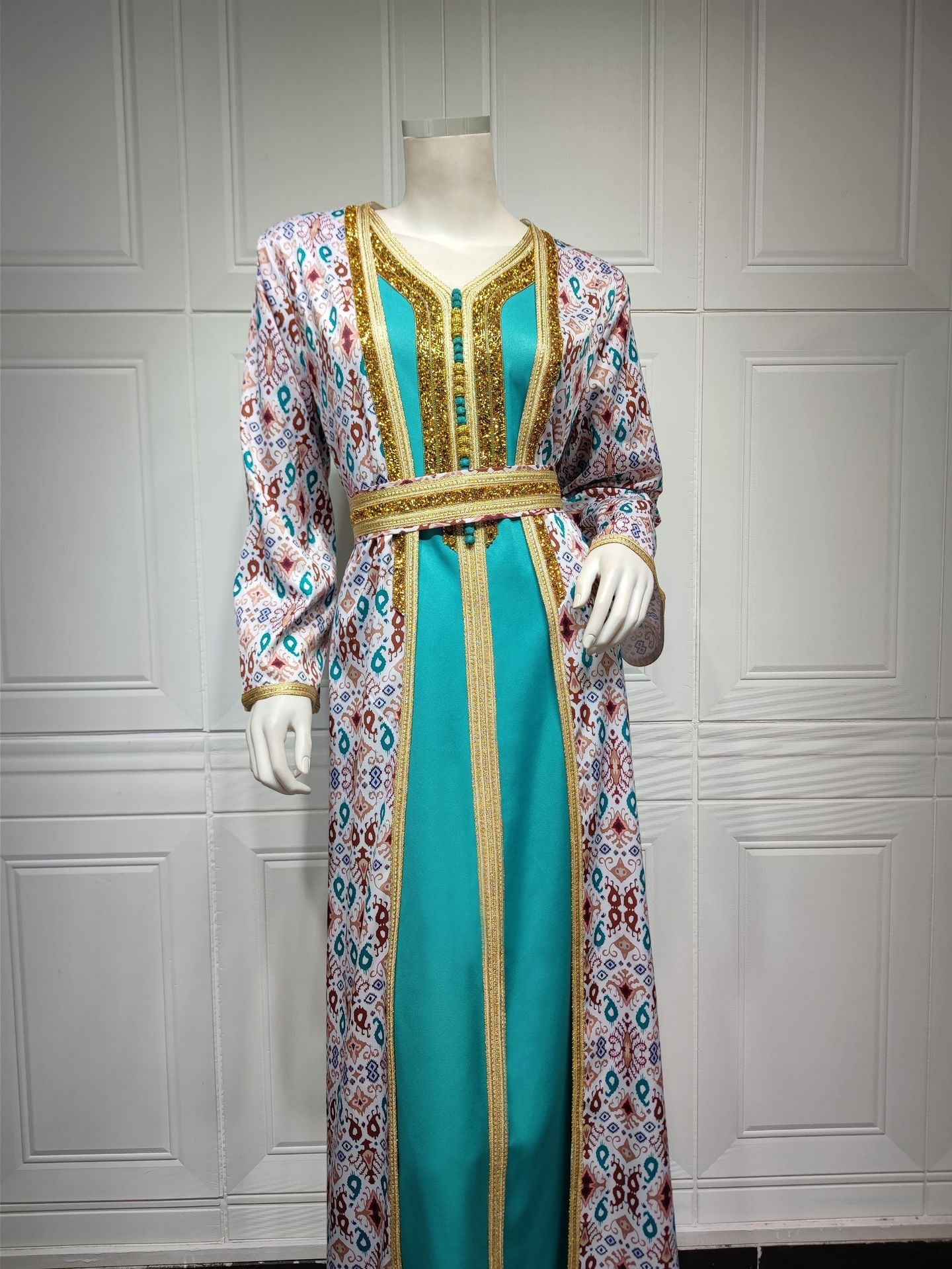 HA6644 Two-piece rhinestone-embroidered robe with understated luxury embroidery design