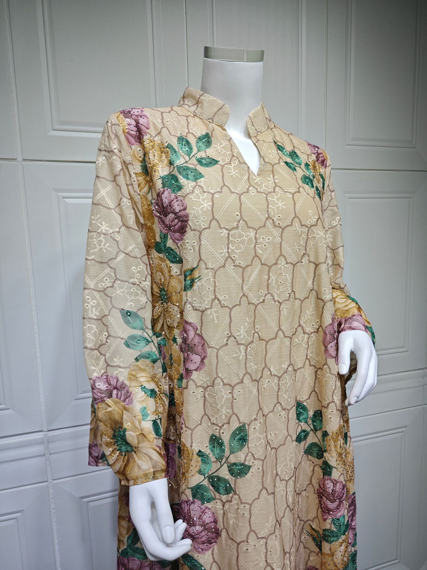 HA6667 Printed Long-sleeved Dress with A Small V-neck Design