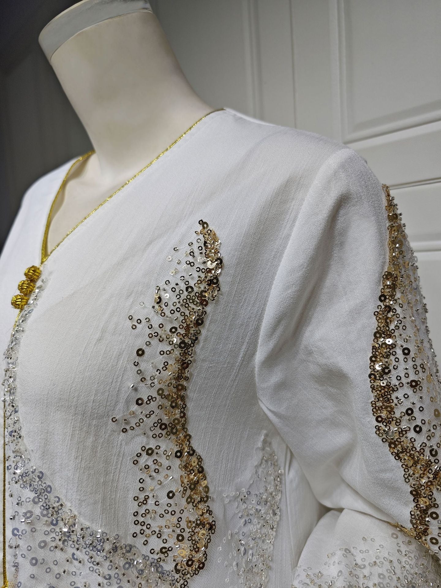 HA6659  Long-sleeved Sequined Embroidered Patchwork Dress with A Light Silhouette and Soft Color Scheme.