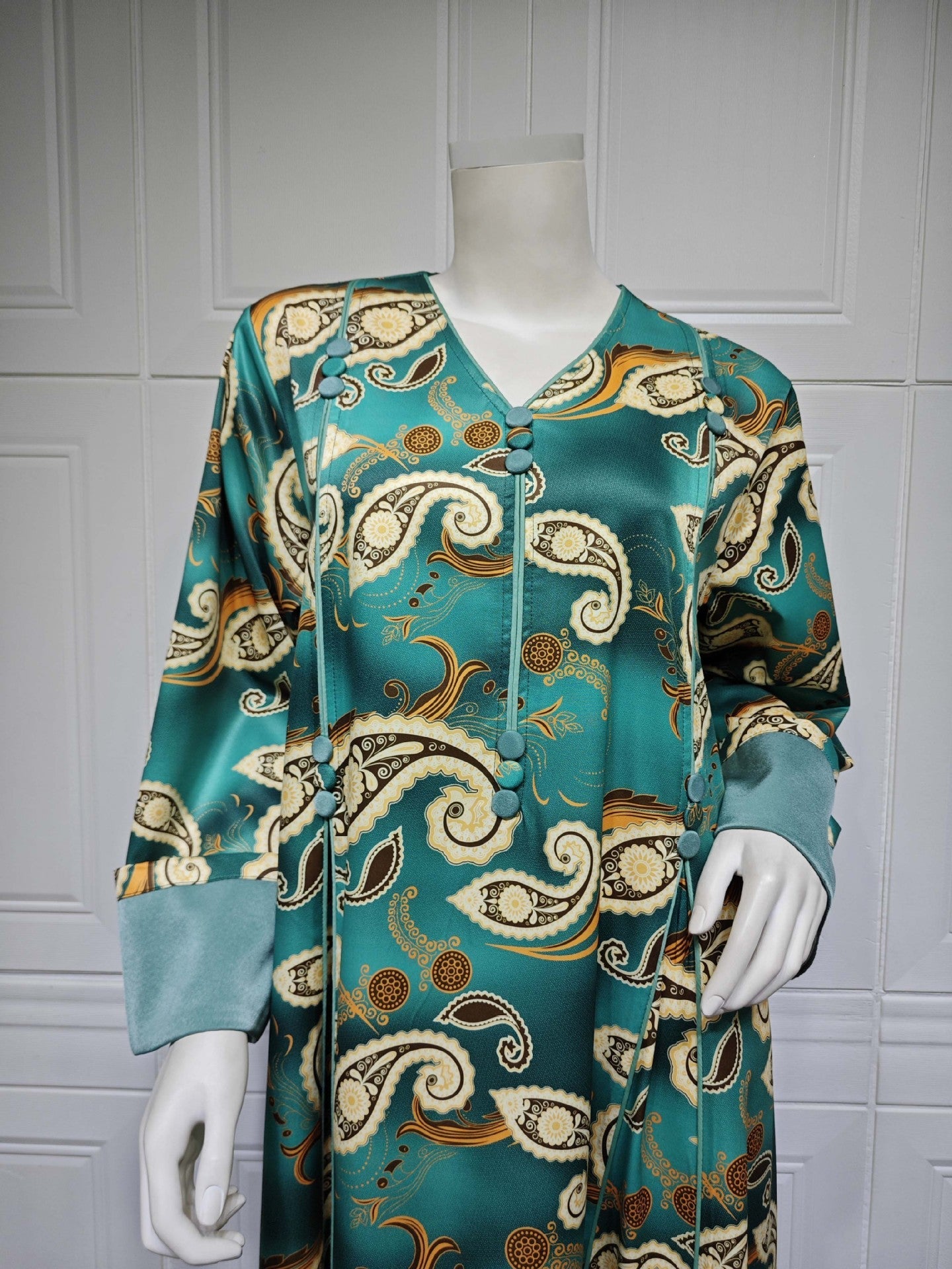 HA6647 Mesh-paneled embroidered robe; elegant three-dimensional embroidered dress