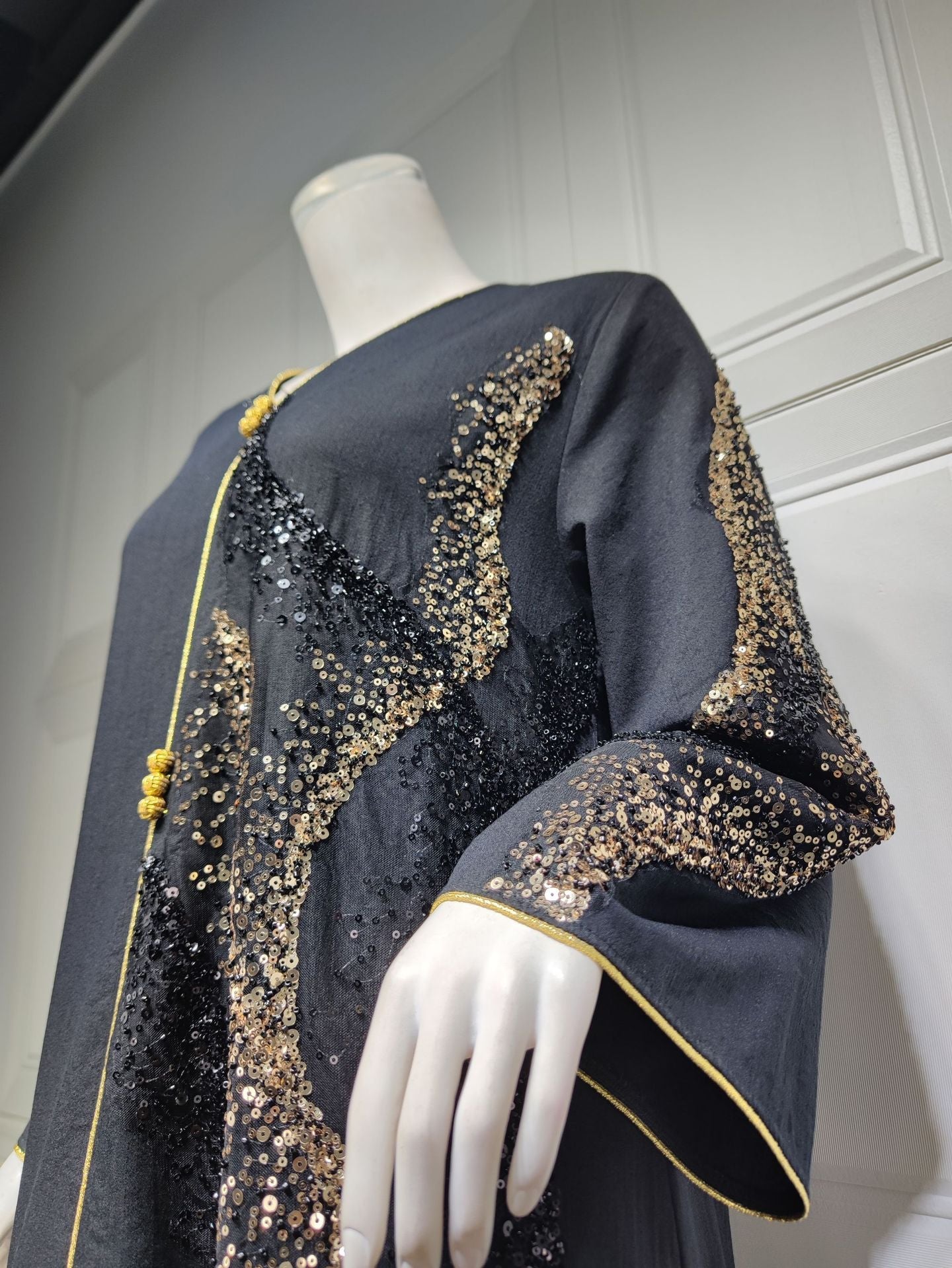 HA6659  Long-sleeved Sequined Embroidered Patchwork Dress with A Light Silhouette and Soft Color Scheme.