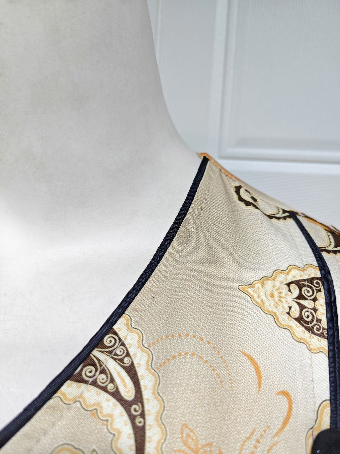 HA6647 Mesh-paneled embroidered robe; elegant three-dimensional embroidered dress