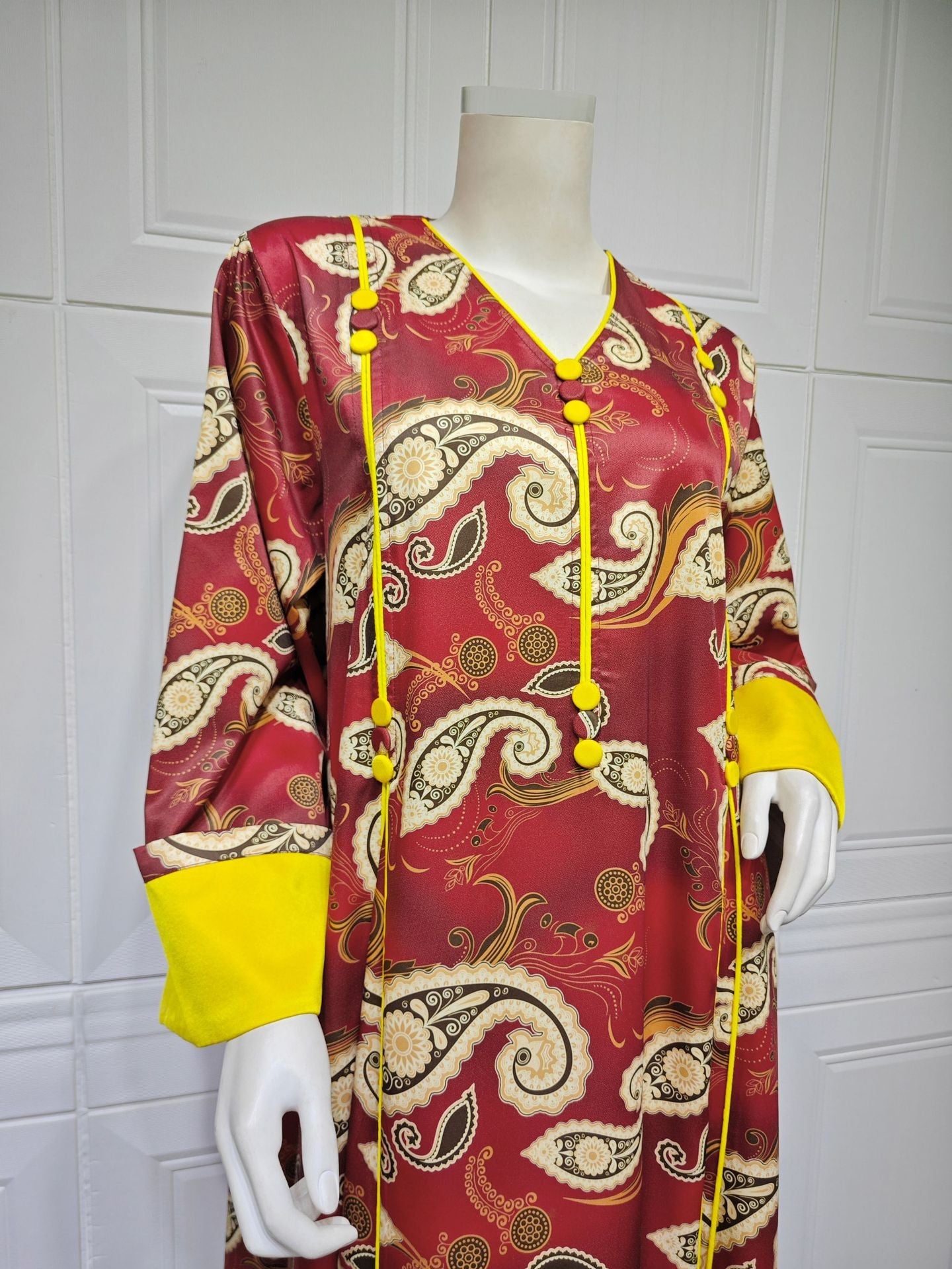 HA6647 Mesh-paneled embroidered robe; elegant three-dimensional embroidered dress
