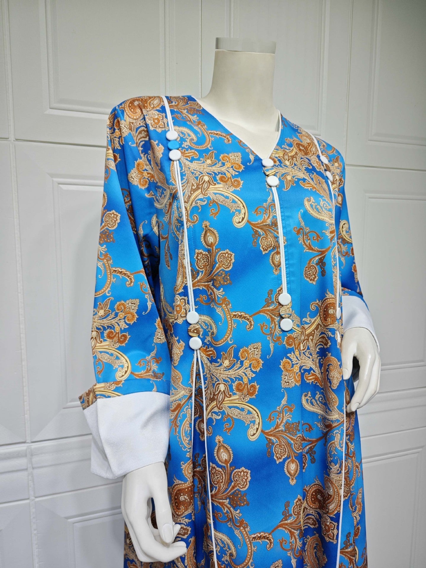 HA6647 Mesh-paneled embroidered robe; elegant three-dimensional embroidered dress