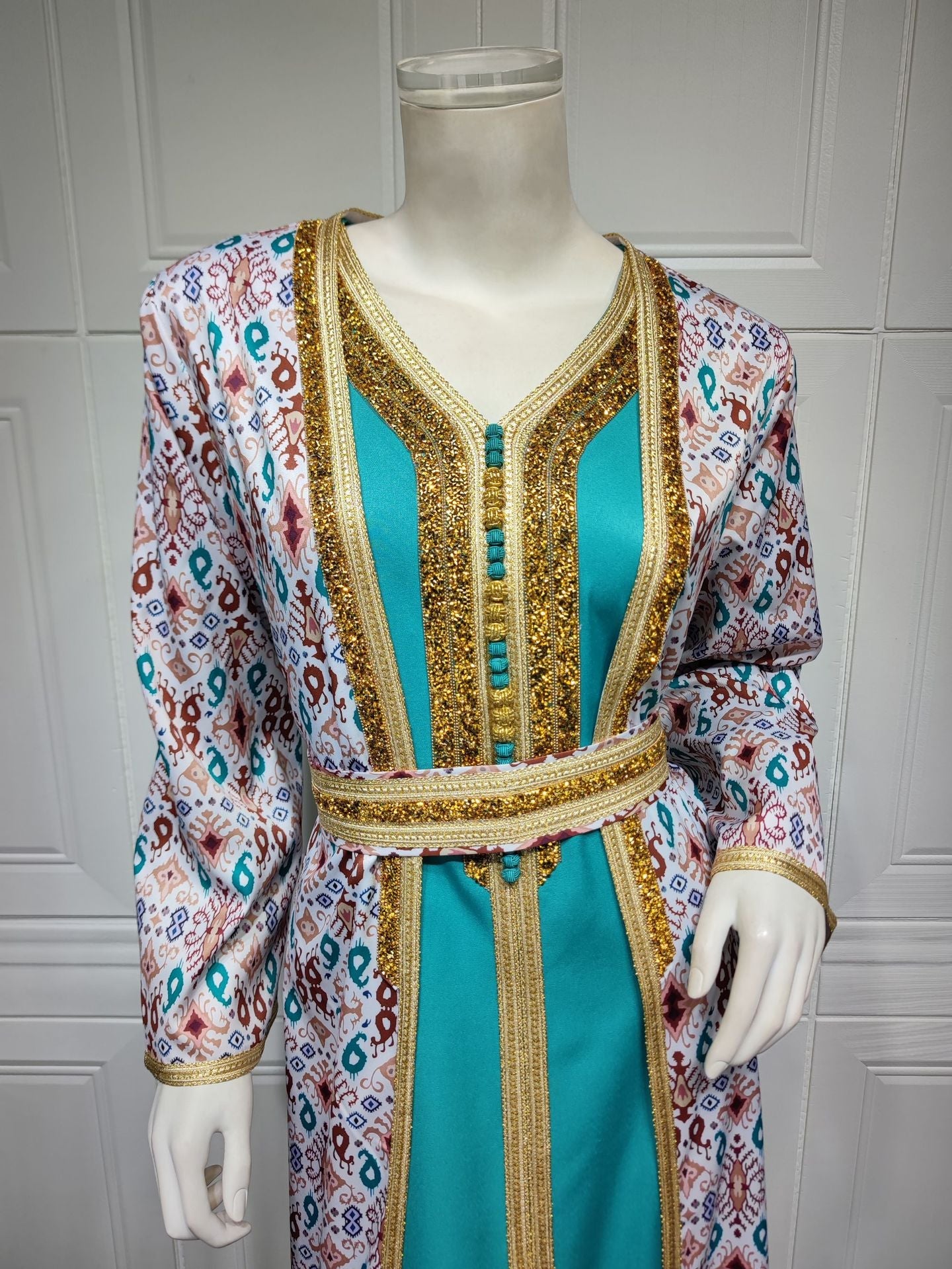 HA6644 Two-piece rhinestone-embroidered robe with understated luxury embroidery design