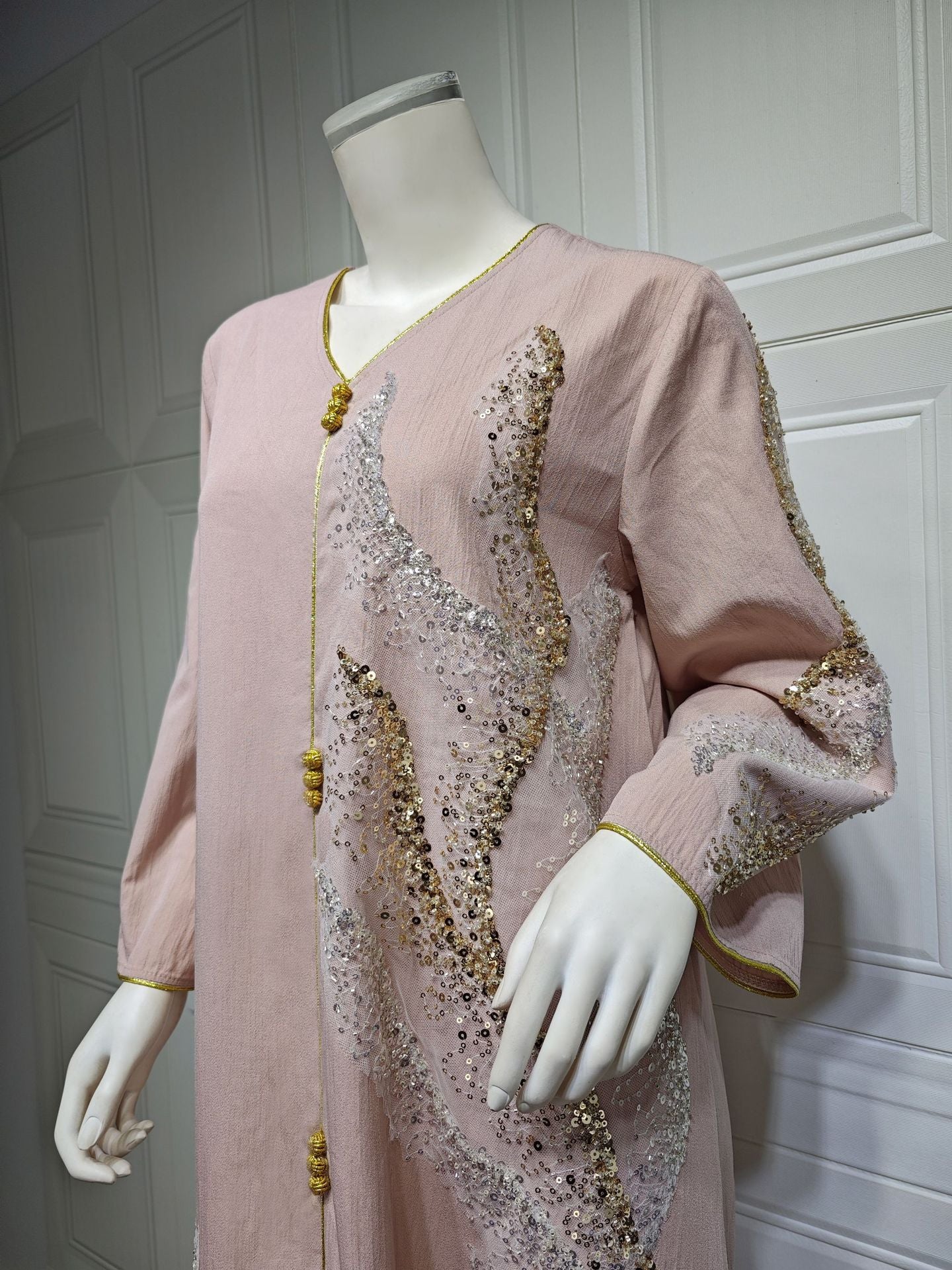 HA6659  Long-sleeved Sequined Embroidered Patchwork Dress with A Light Silhouette and Soft Color Scheme.