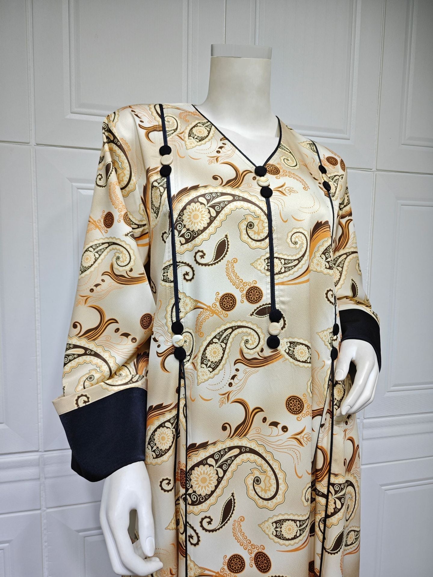 HA6647 Mesh-paneled embroidered robe; elegant three-dimensional embroidered dress