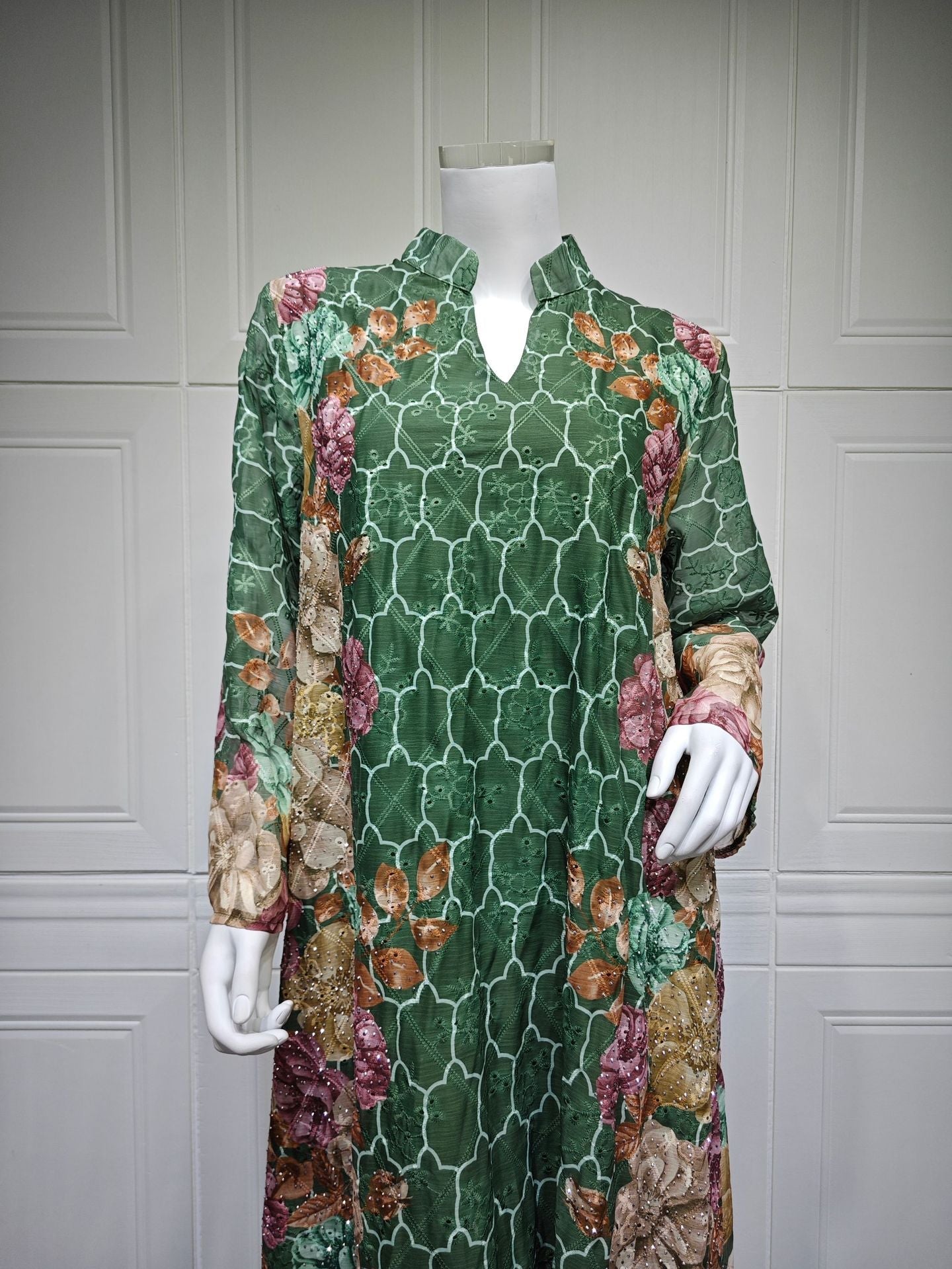 HA6667 Printed Long-sleeved Dress with A Small V-neck Design
