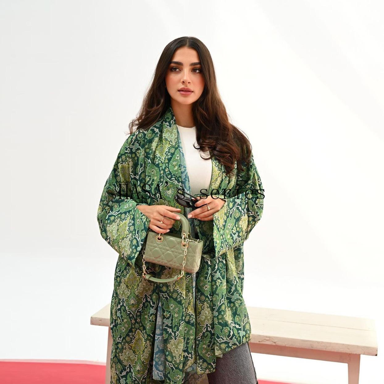 HS5088 A Stylish Two-piece Set Featuring A Snake Print Pattern, with A Loose, Shawl-style Outer Layer and A Matching Headscarf Design.