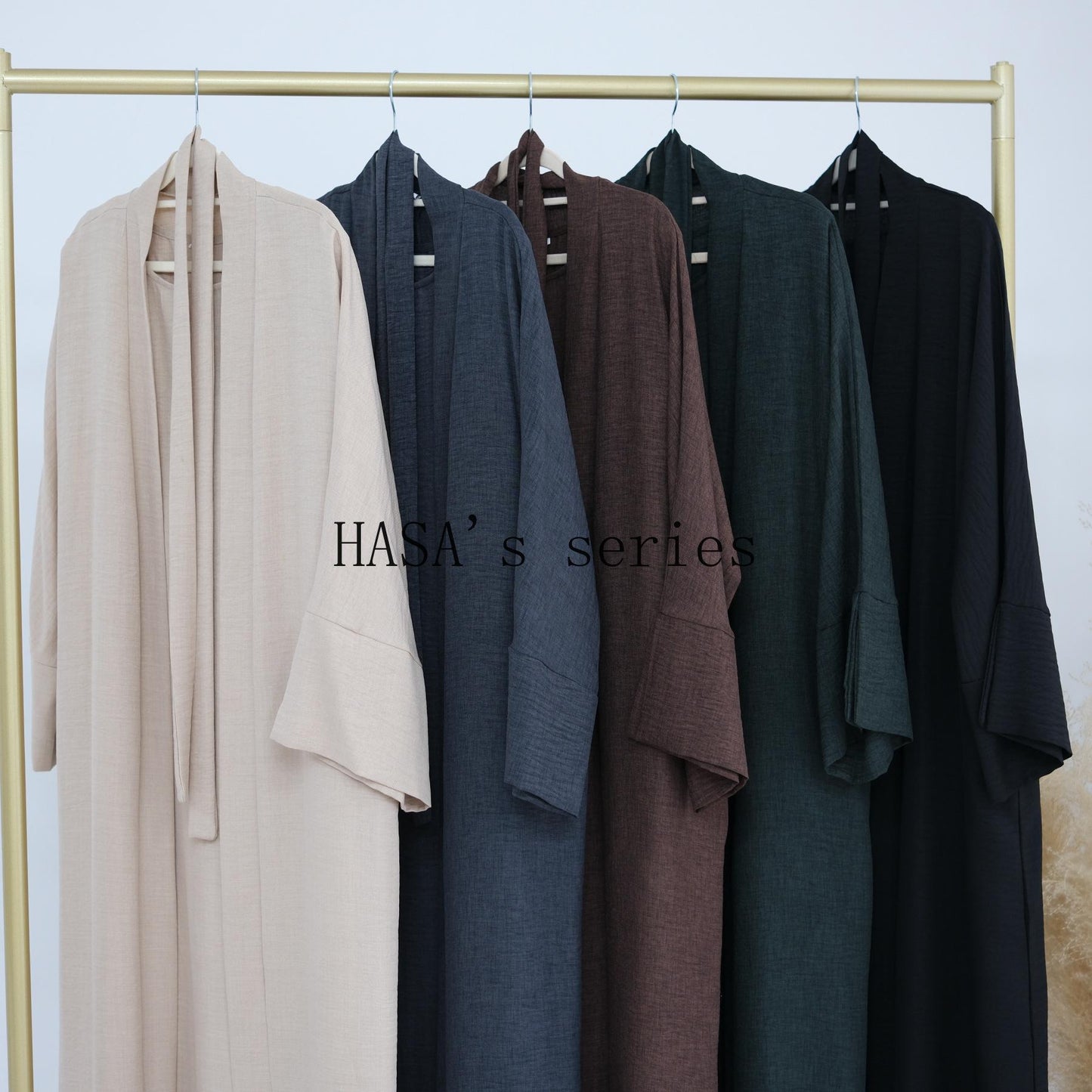 HS4854 A simple, solid-colored two-piece set, consisting of an easy-to-match robe-style dress and a matching garment.