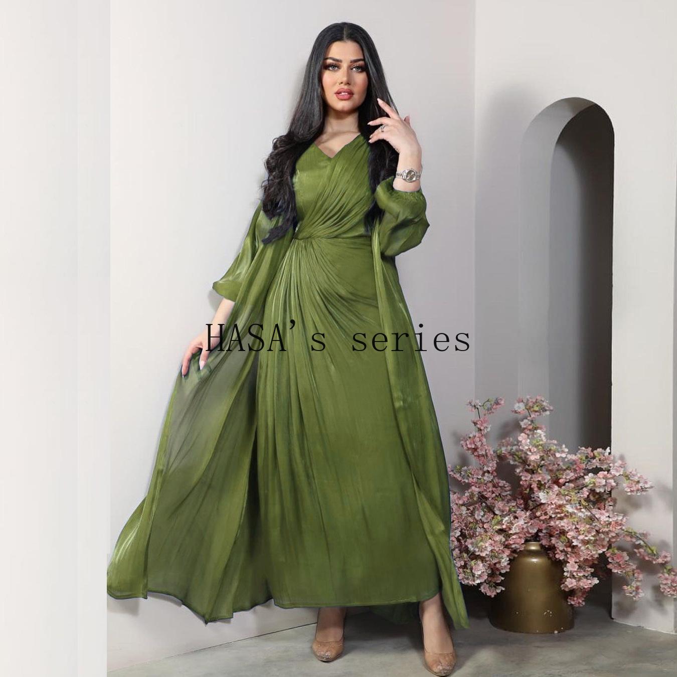 HS5094 Simple yet elegant and lustrous silk suit, featuring an elegantly pleated two-piece dress design.