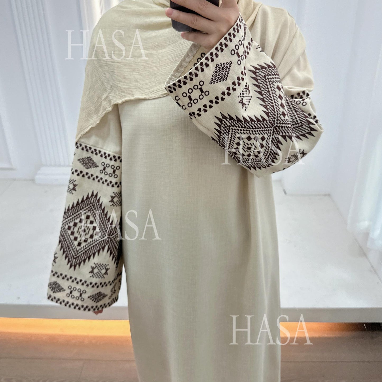 HA6533 Long robe with wide sleeves and exquisite embroidery