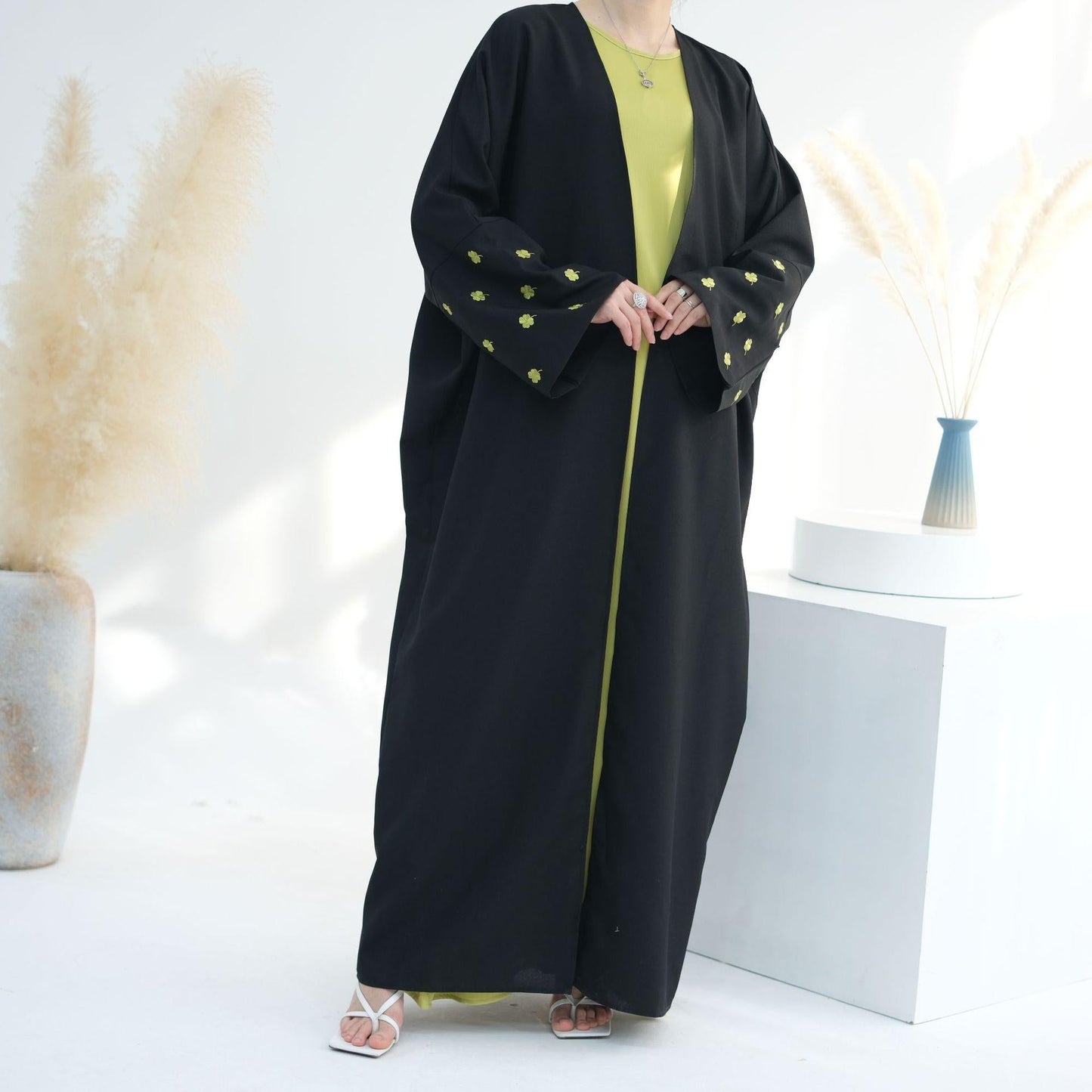 HAYA HAYA1001 Four-leaf Clover Embroidered Elegant Cardigan
