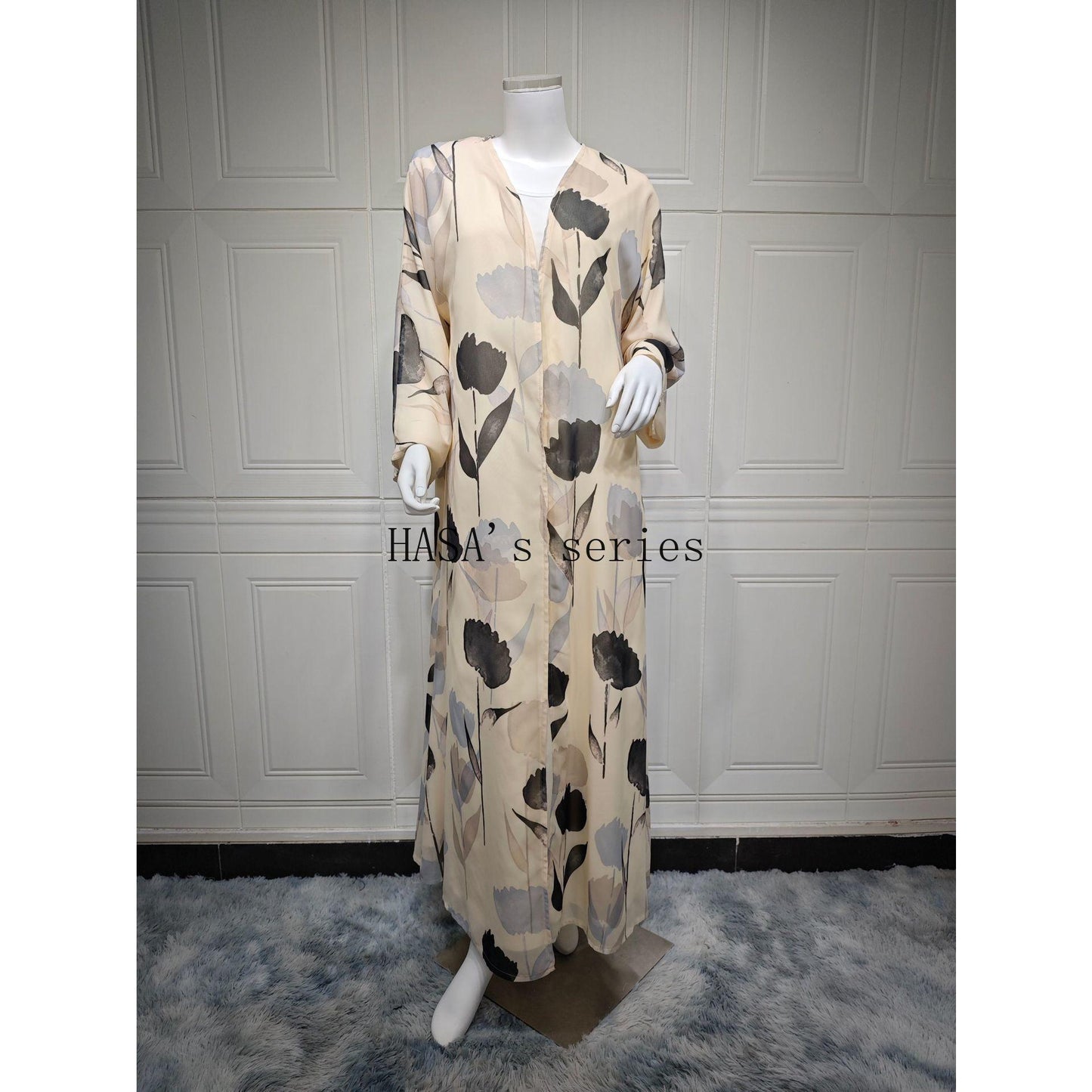 HS5092 A flowing, feminine floral-patterned robe, a loose-fitting printed cardigan-style dress paired with a headscarf.
