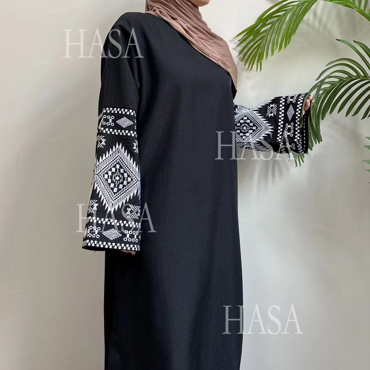 HA6533 Long robe with wide sleeves and exquisite embroidery