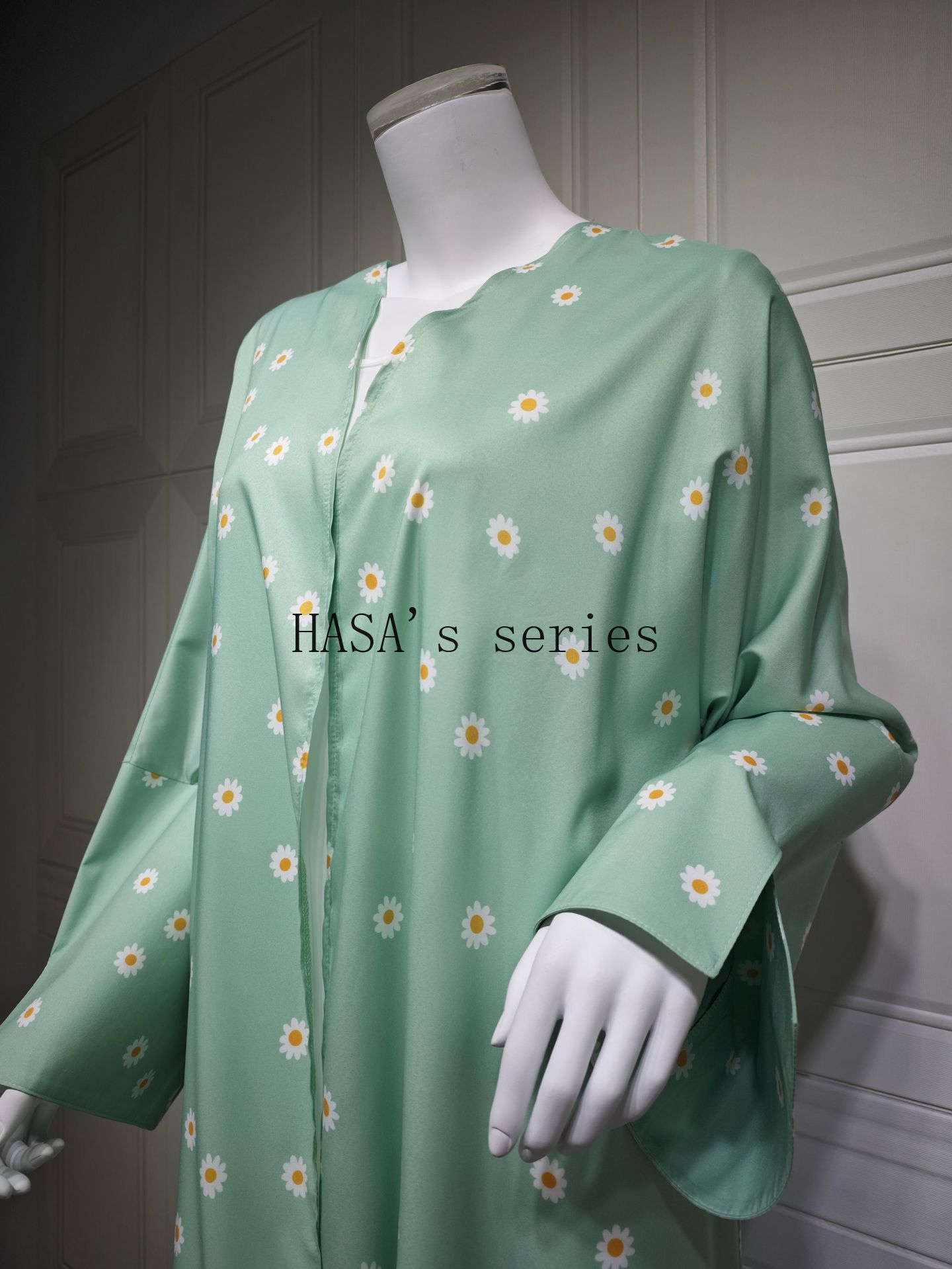 HS5104 Fresh and stylish printed loose-fitting cardigan, a long-sleeved, flowing long coat.