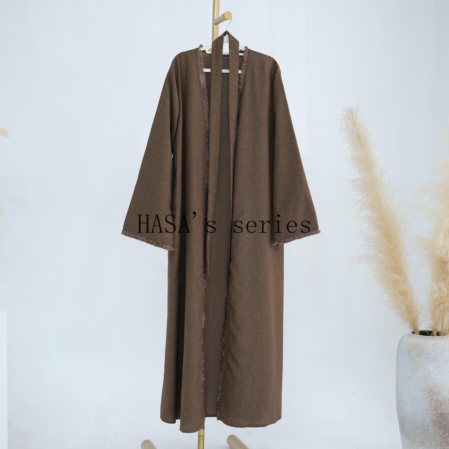 HS5147 Elegant Long Cardigan Robe with Flowing Tassels, A Loose-fitting, Coat-style Dress.