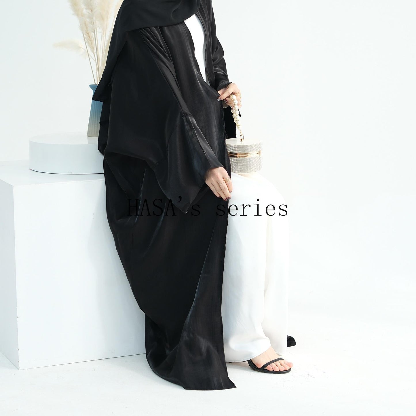 HS4831 A simple yet elegant cardigan-style robe, balancing both quality and comfort.