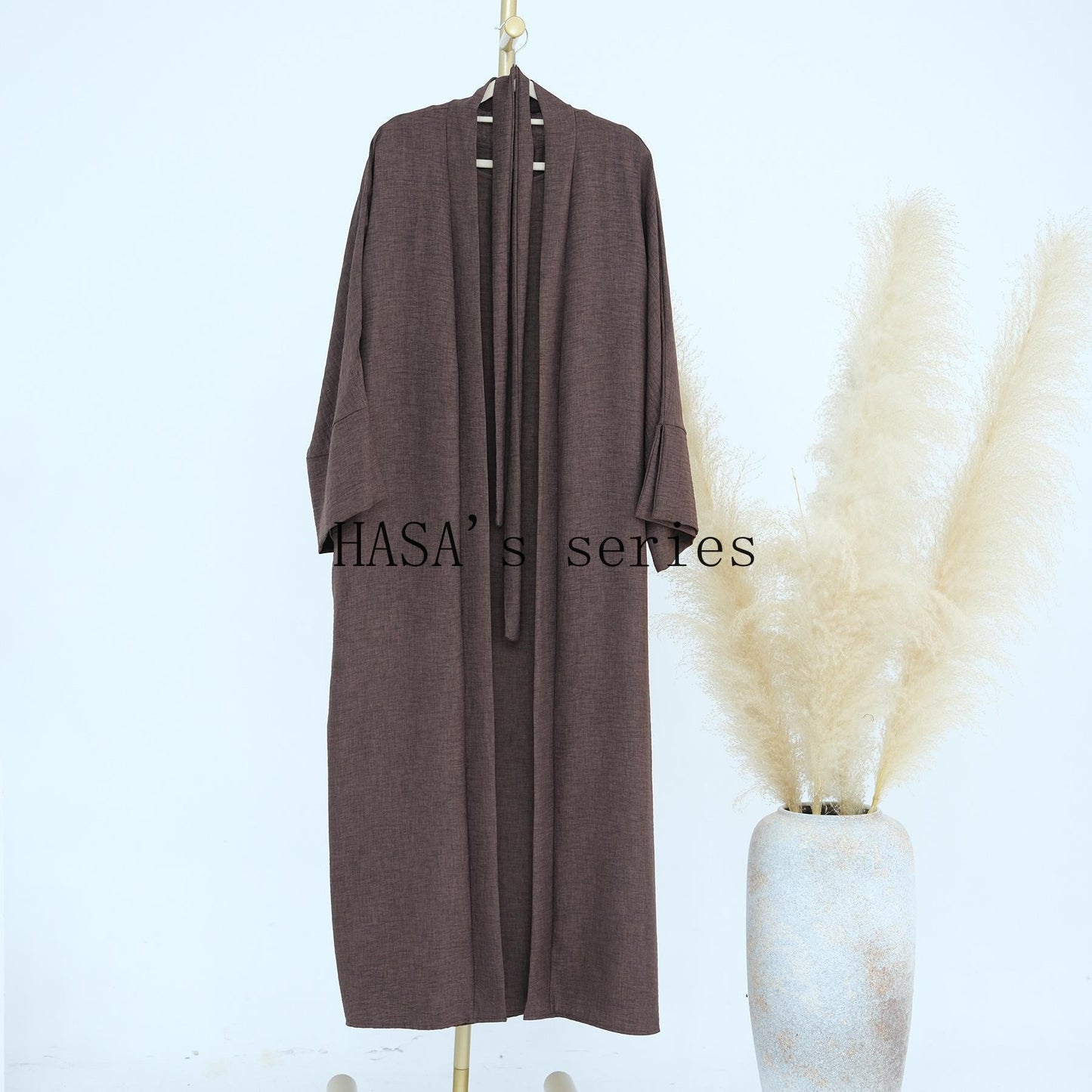HS4854 A simple, solid-colored two-piece set, consisting of an easy-to-match robe-style dress and a matching garment.