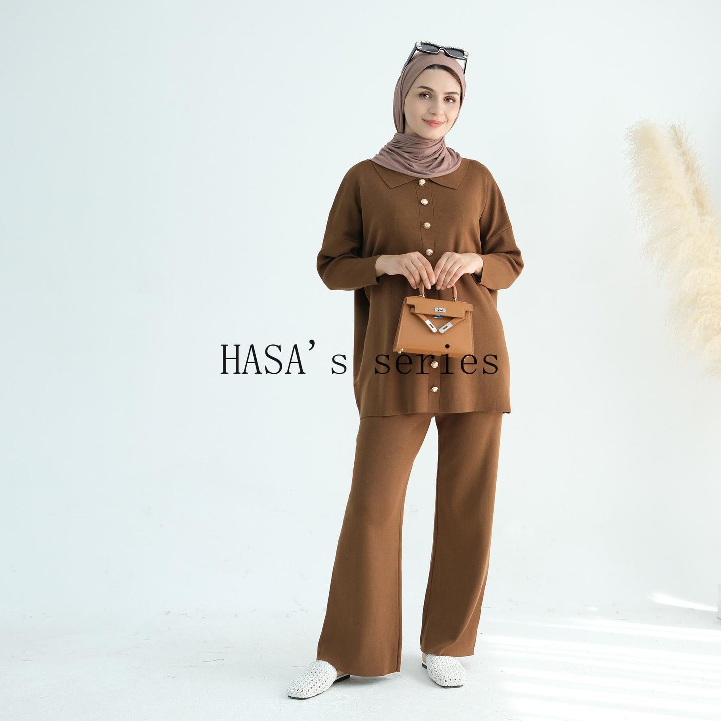 HS5100 Simple and stylish knitted two-piece set, featuring a thickened long-sleeved top and wide-leg pants.