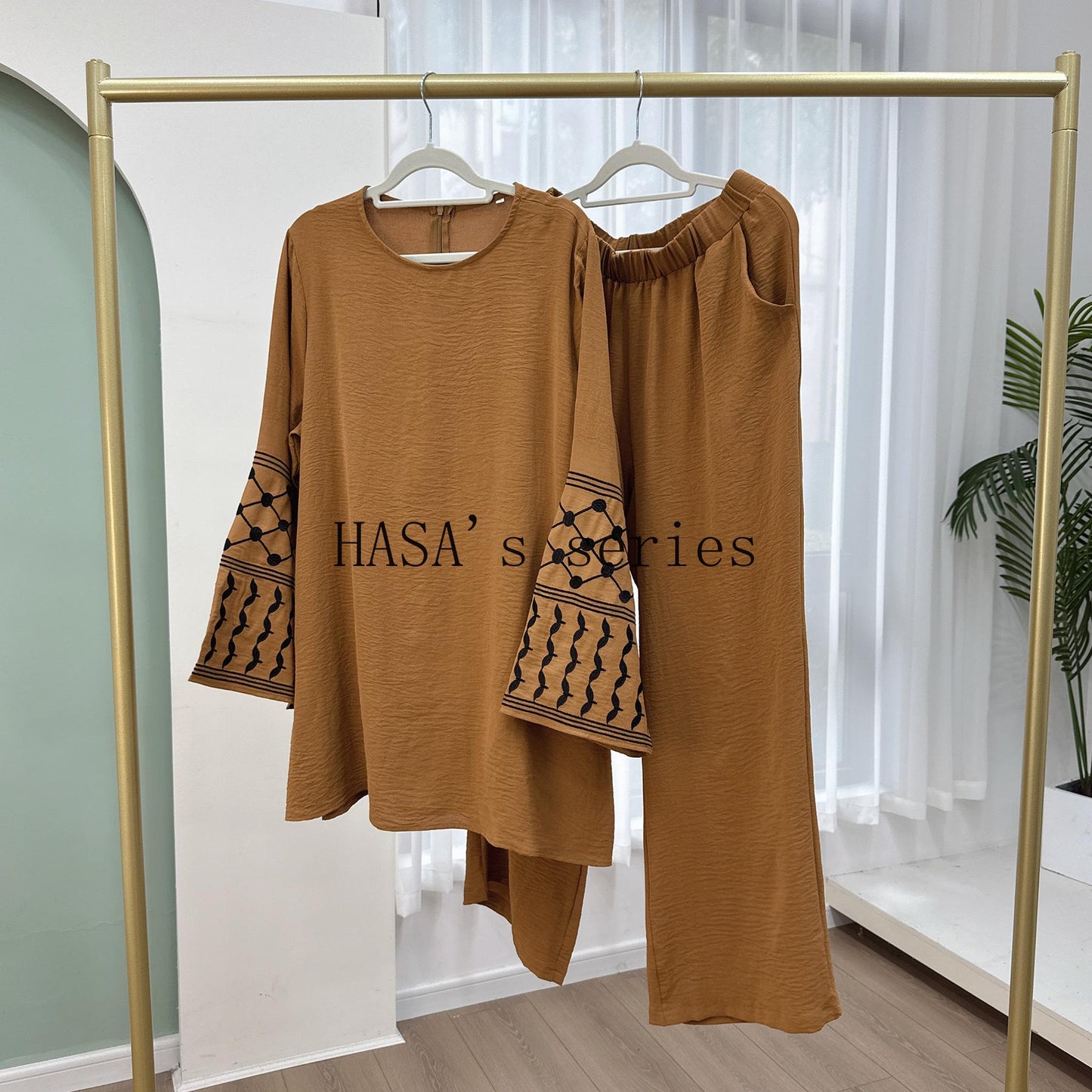 HS4836 A Two-piece Set Consisting of A Simple Embroidered Top and Loose Wide-leg Pants.