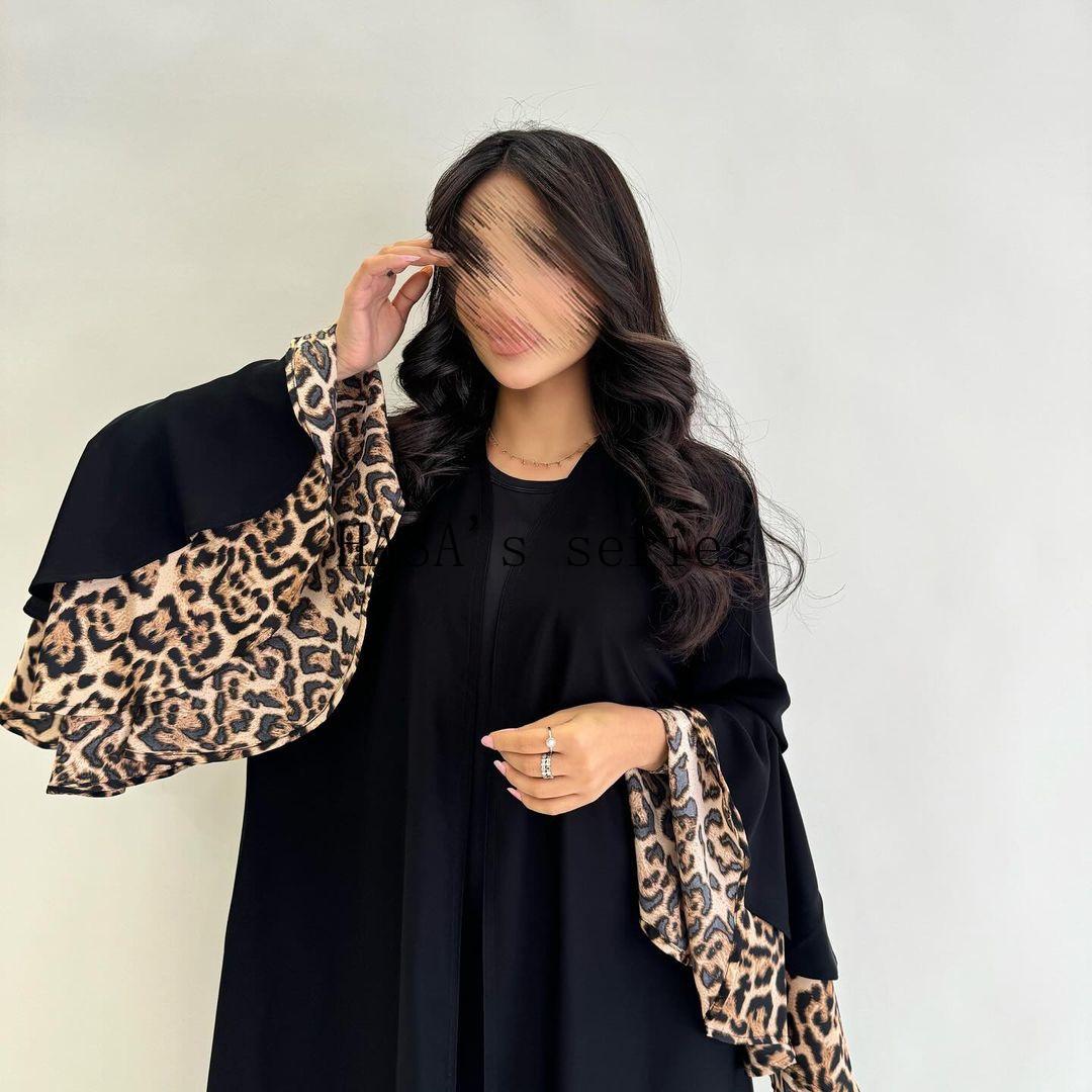 HS5103 A black robe with leopard print details, a simple and elegant cardigan-style dress.