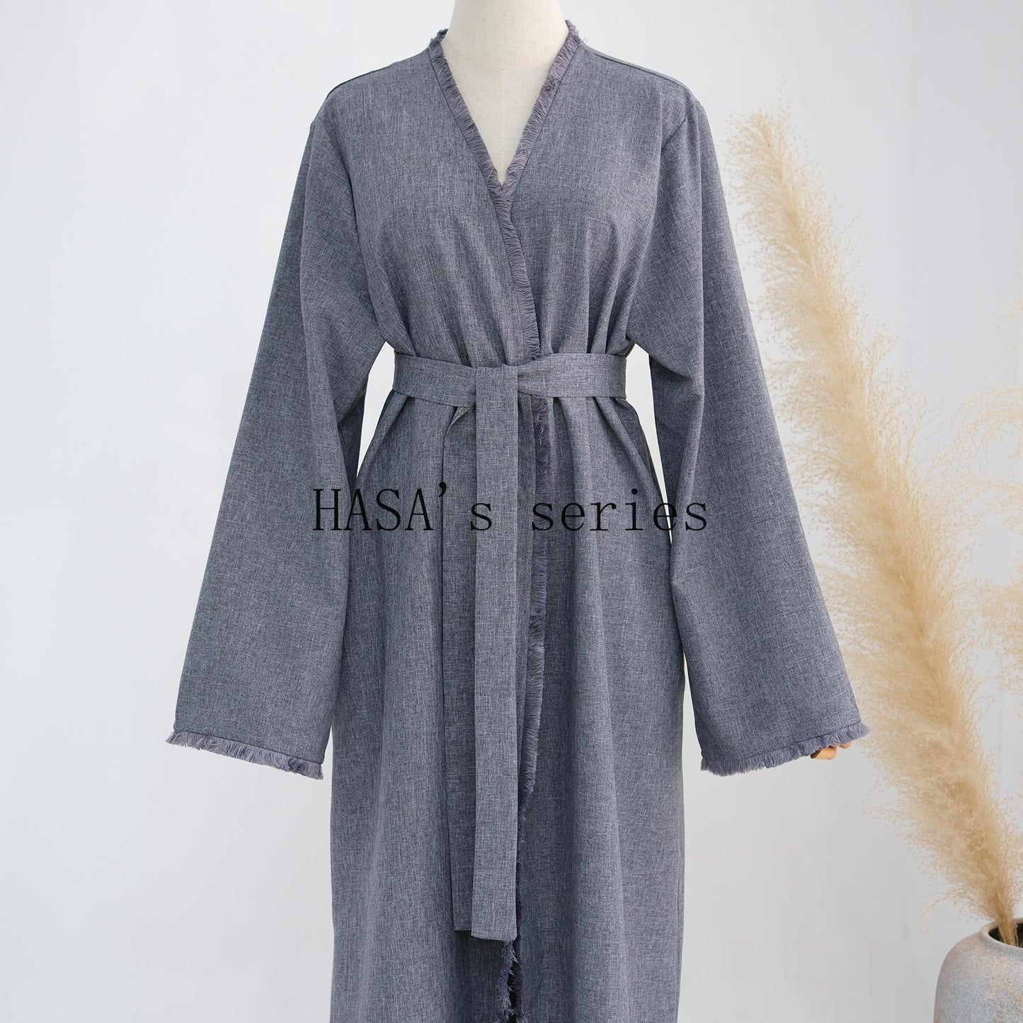 HS5147 Elegant Long Cardigan Robe with Flowing Tassels, A Loose-fitting, Coat-style Dress.