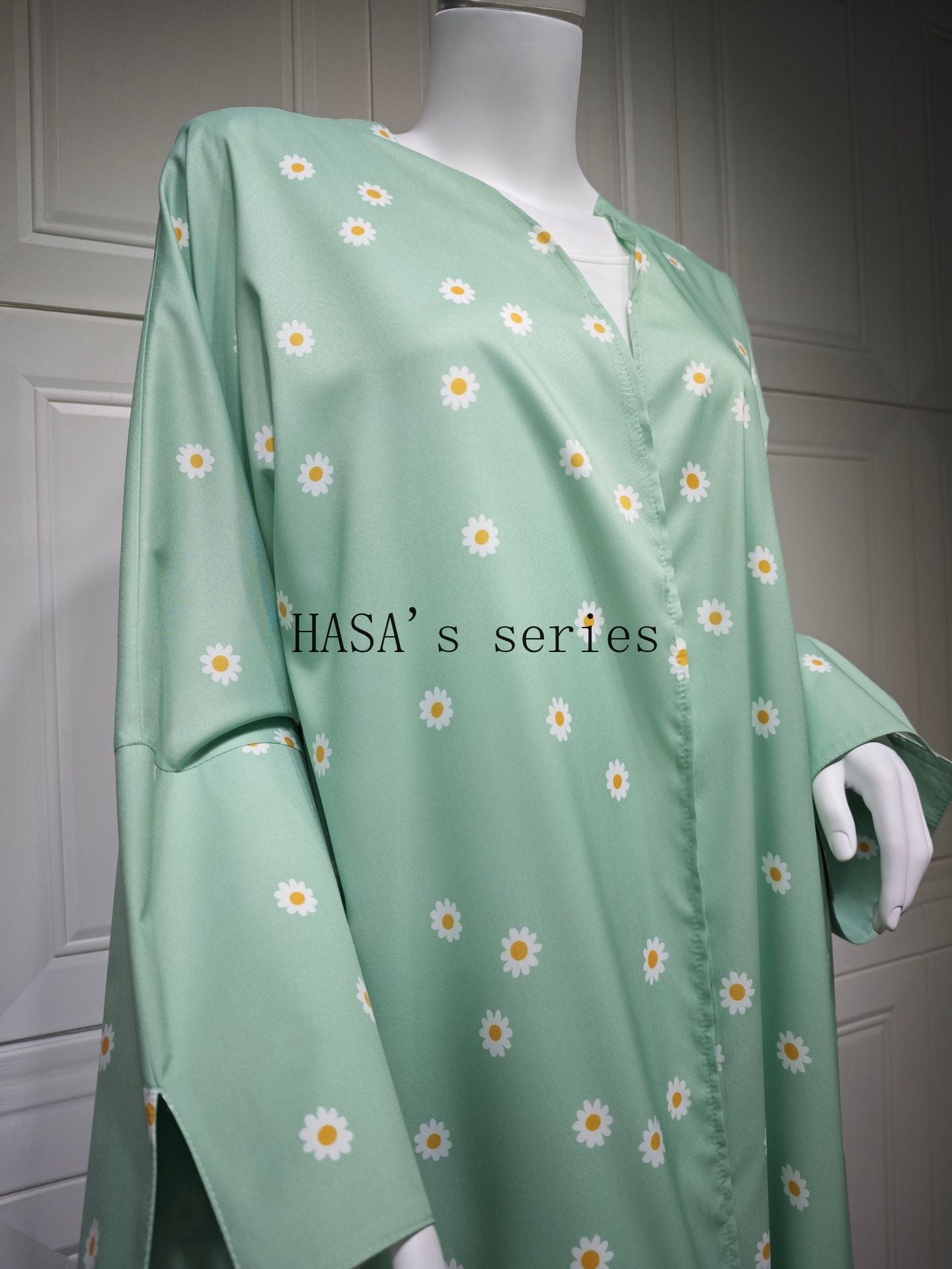 HS5104 Fresh and stylish printed loose-fitting cardigan, a long-sleeved, flowing long coat.