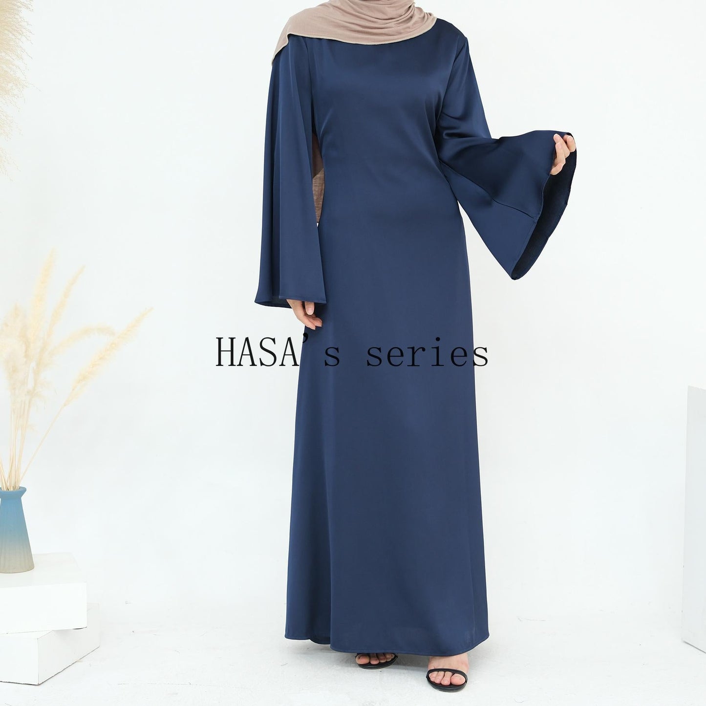 HS4847 A Long Dress with A Fitted Waist Design, Featuring A Clean and Elegant Silhouette.
