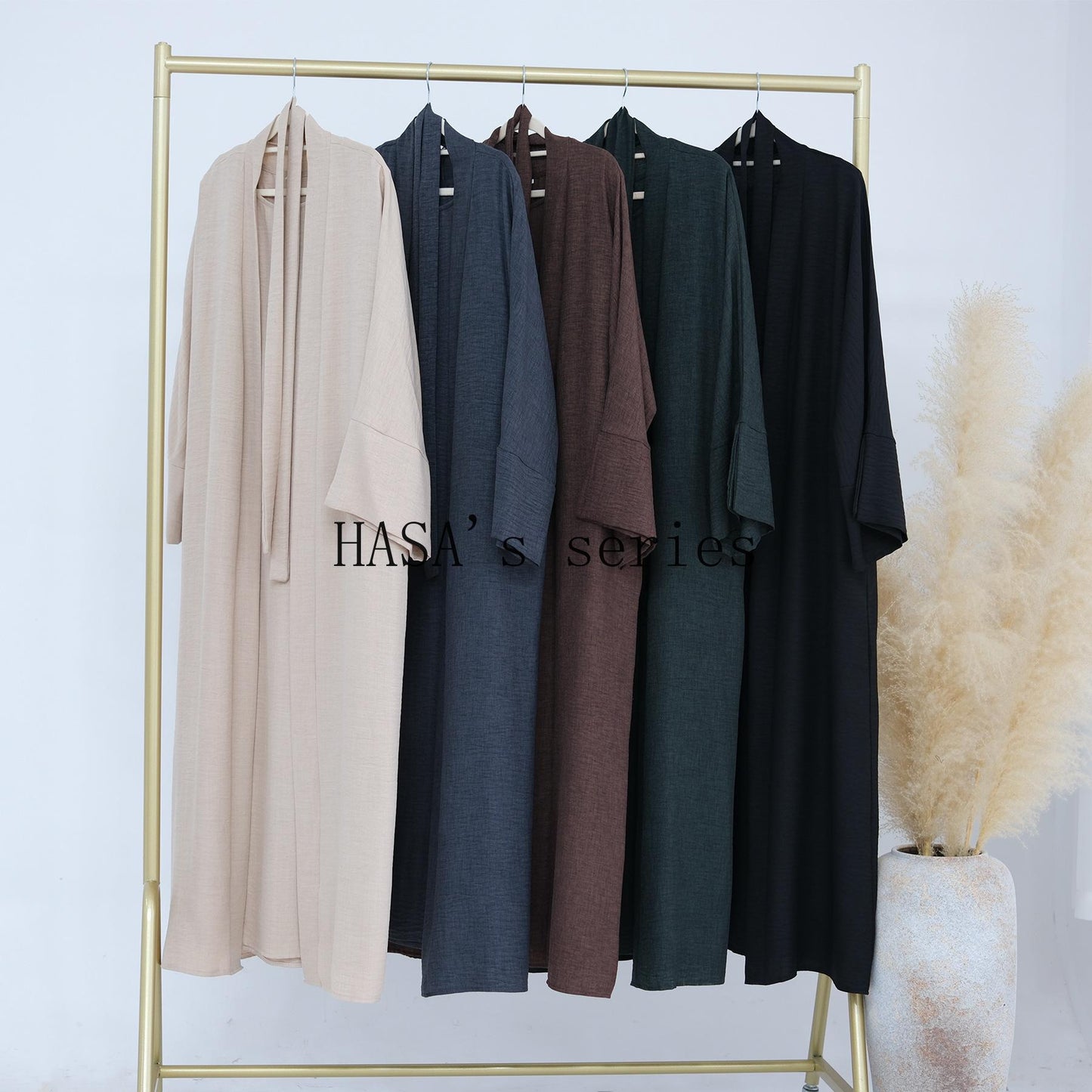 HS4854 A simple, solid-colored two-piece set, consisting of an easy-to-match robe-style dress and a matching garment.