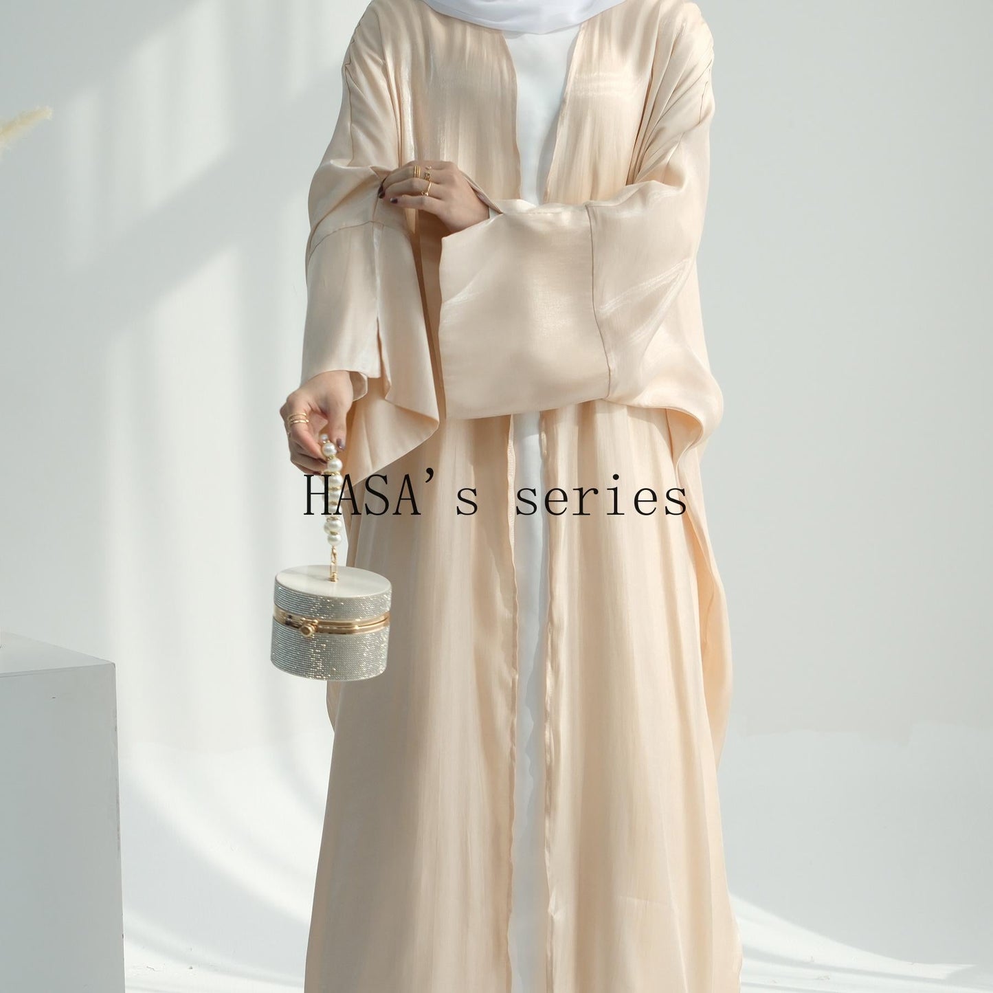 HS4831 A simple yet elegant cardigan-style robe, balancing both quality and comfort.