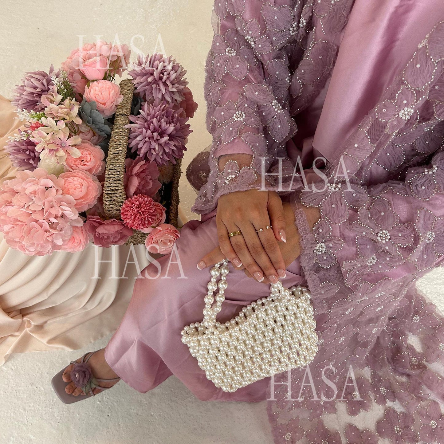 HS6625 Dreidimensionale, Perlenbesetzte Strickjacke Mit Blumenmuster, Die Mit Einer Inneren Schicht Oder Einem Kopftuch Kombiniert Werden Kann.